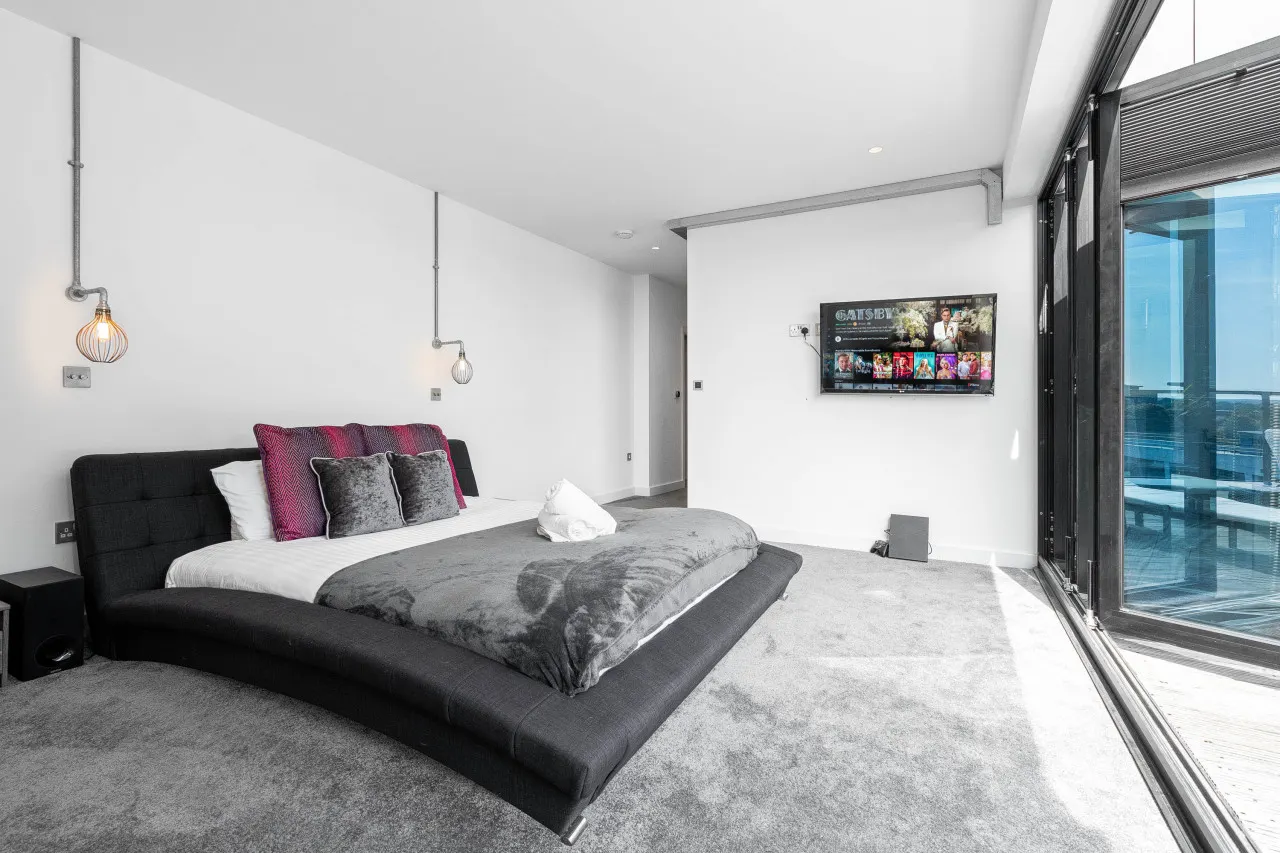Stylish City Centre Penthouse - Large Private Terrace - Parking 2