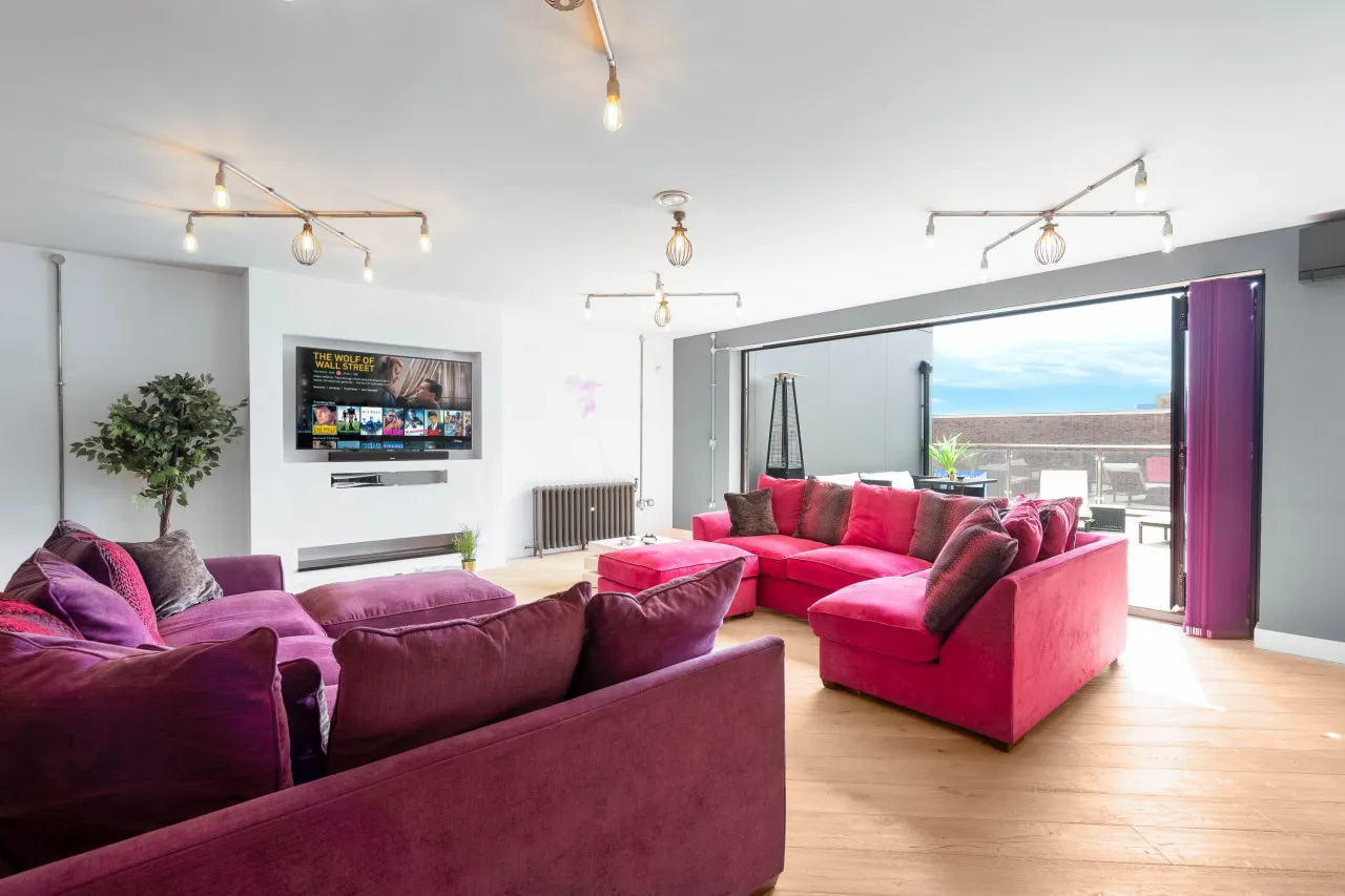 Stylish City Centre Penthouse - Large Private Terrace - Parking 9