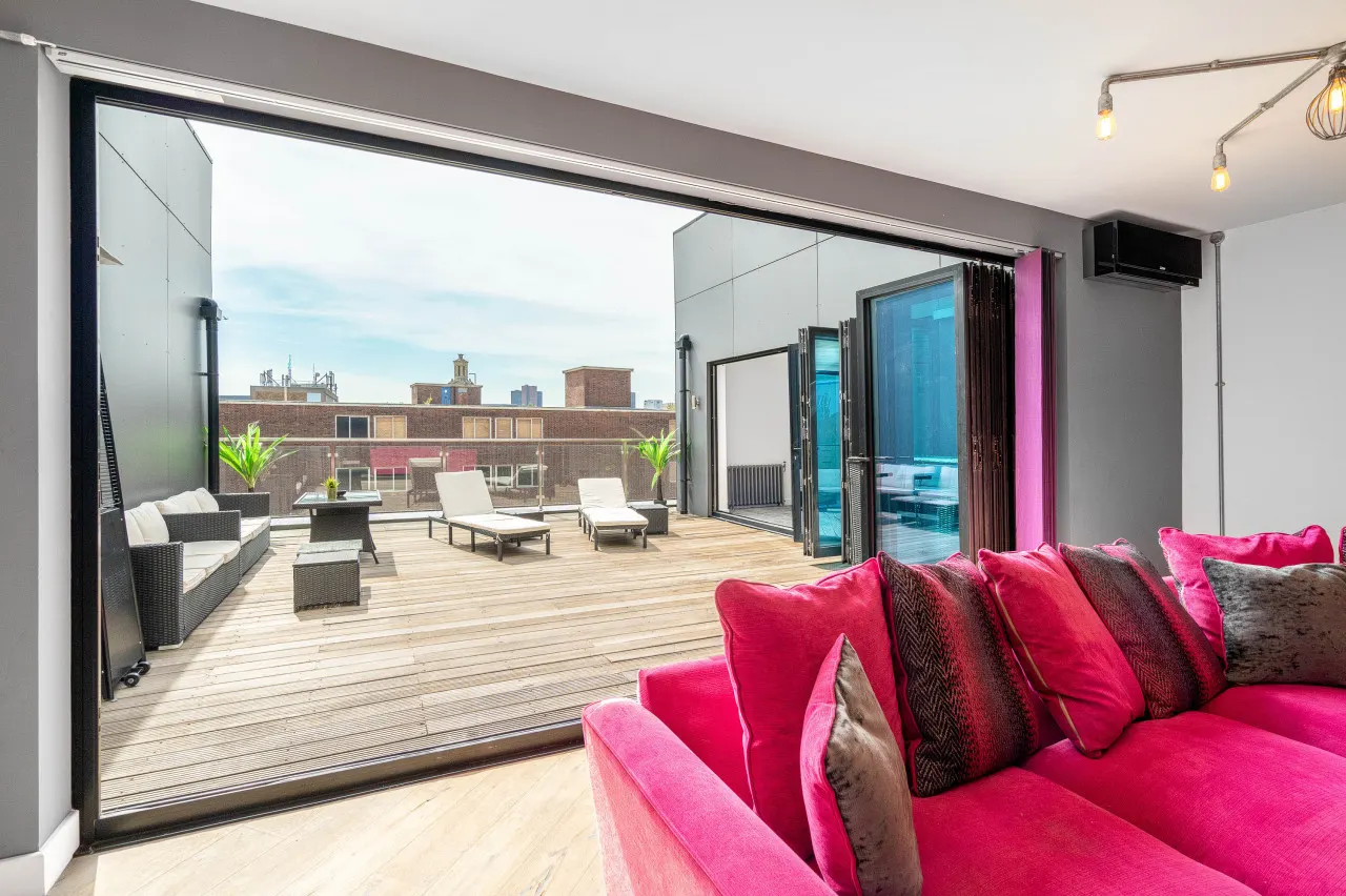 Stylish City Centre Penthouse - Large Private Terrace - Parking 12