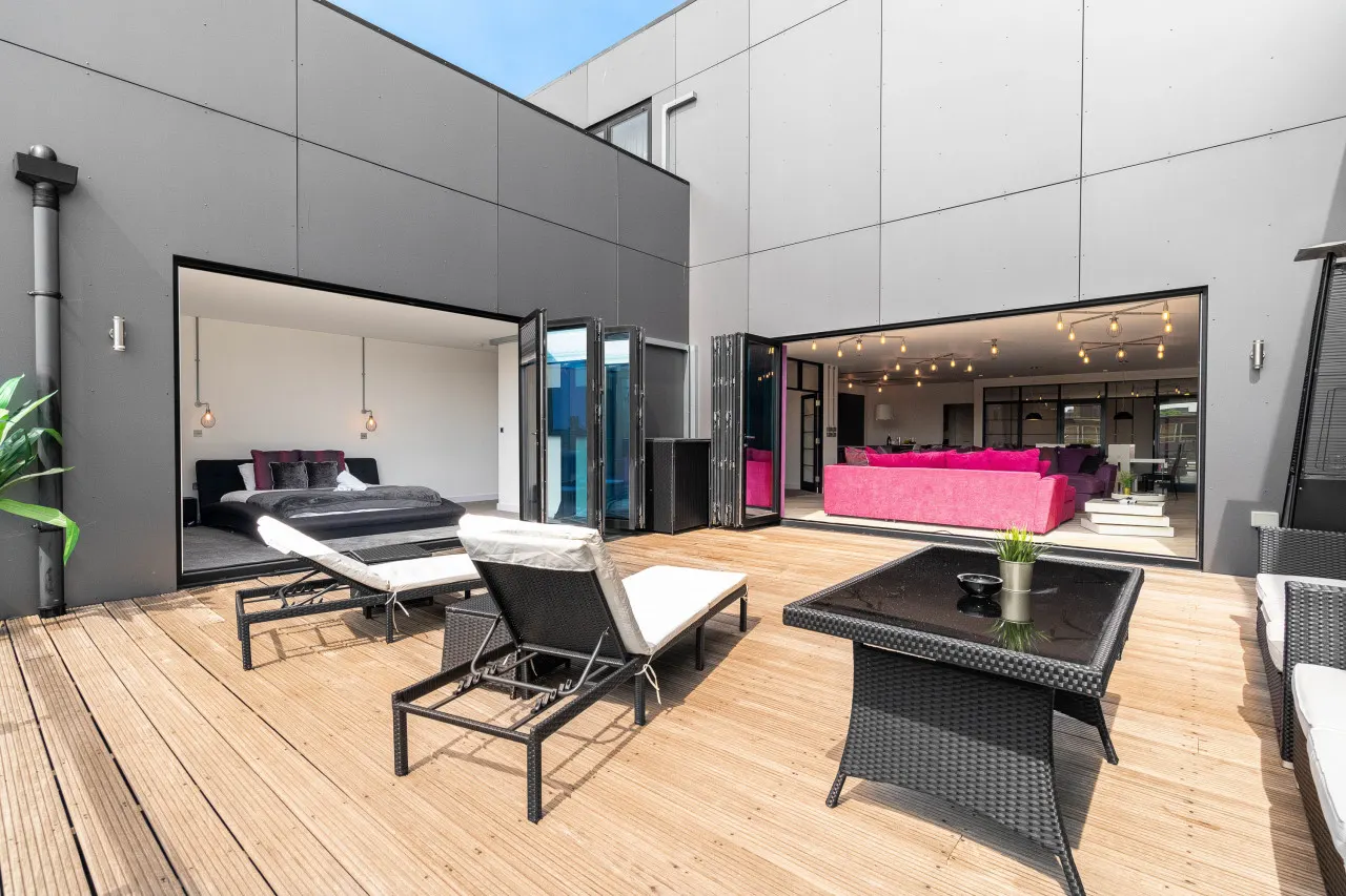 Stylish City Centre Penthouse - Large Private Terrace - Parking 5