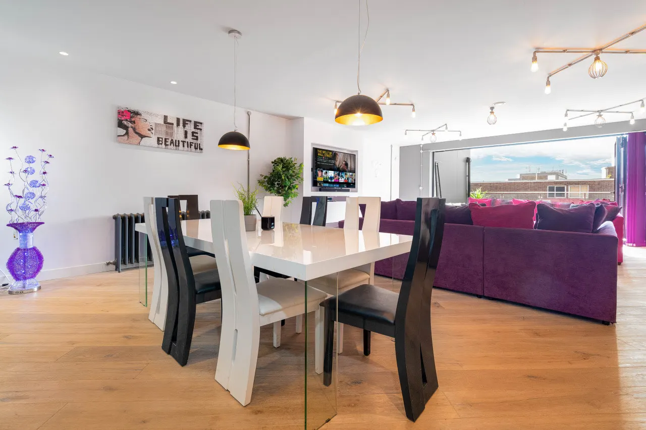 Stylish City Centre Penthouse - Large Private Terrace - Parking 7