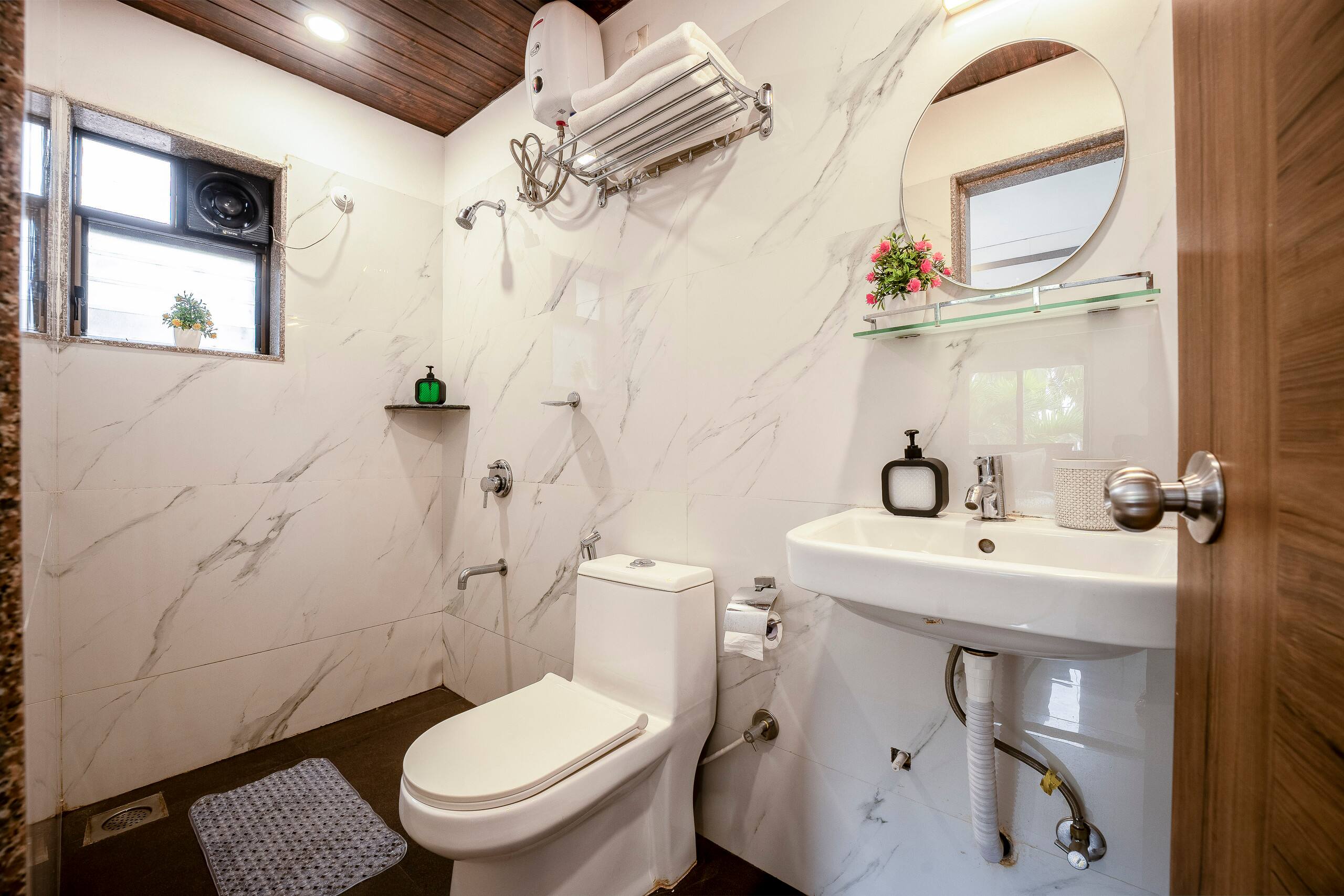 Designer 2BHK w/ Pool • North Goa • Near Candolim 20