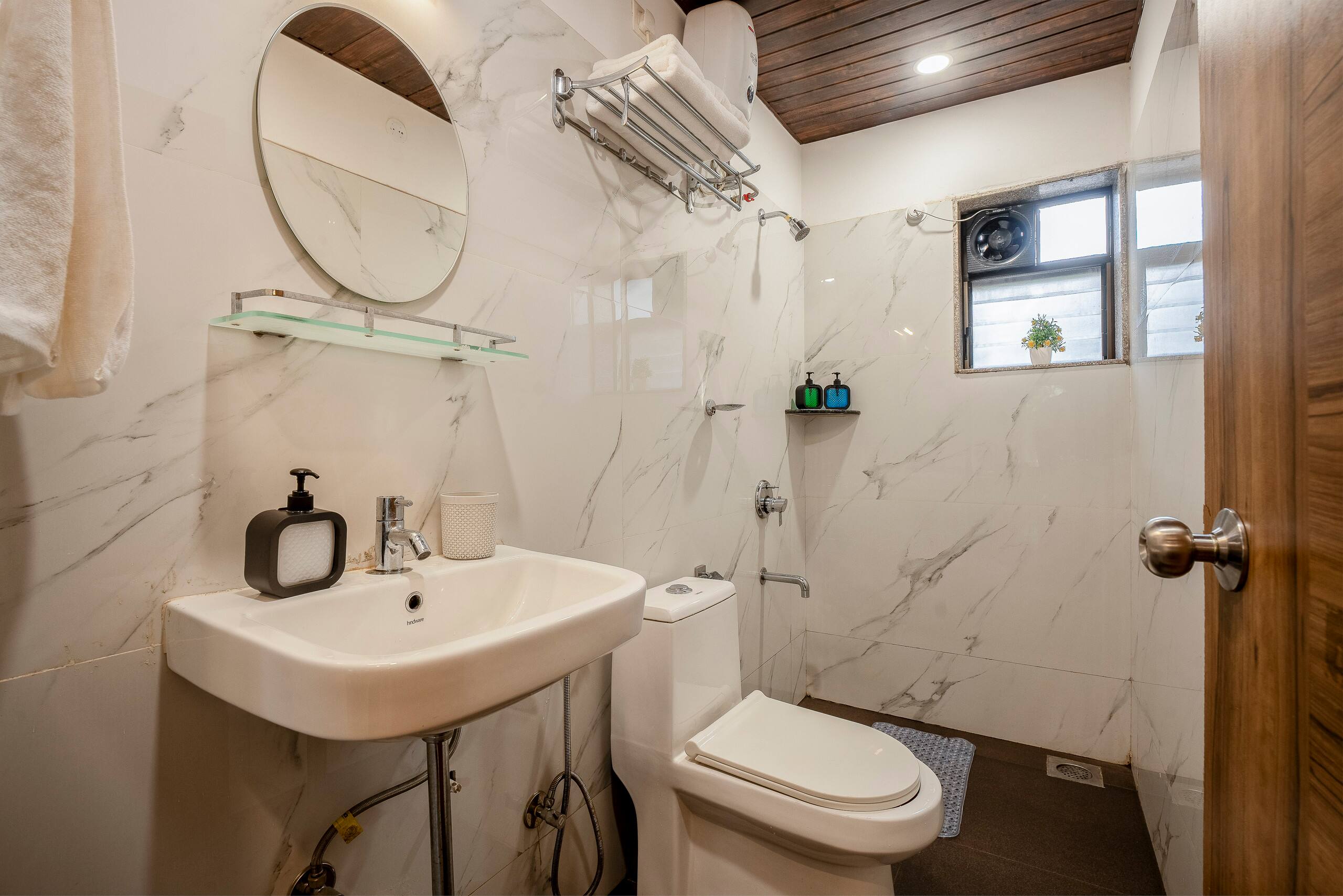Designer 2BHK w/ Pool • North Goa • Near Candolim 24