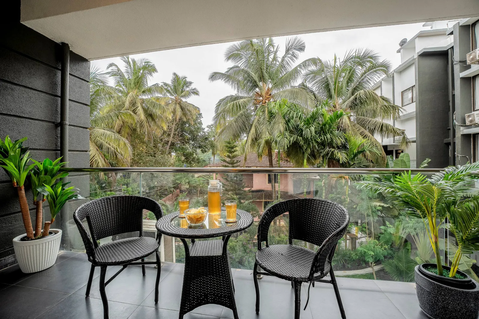 Designer 2BHK w/ Pool North Goa Near Candolim 5
