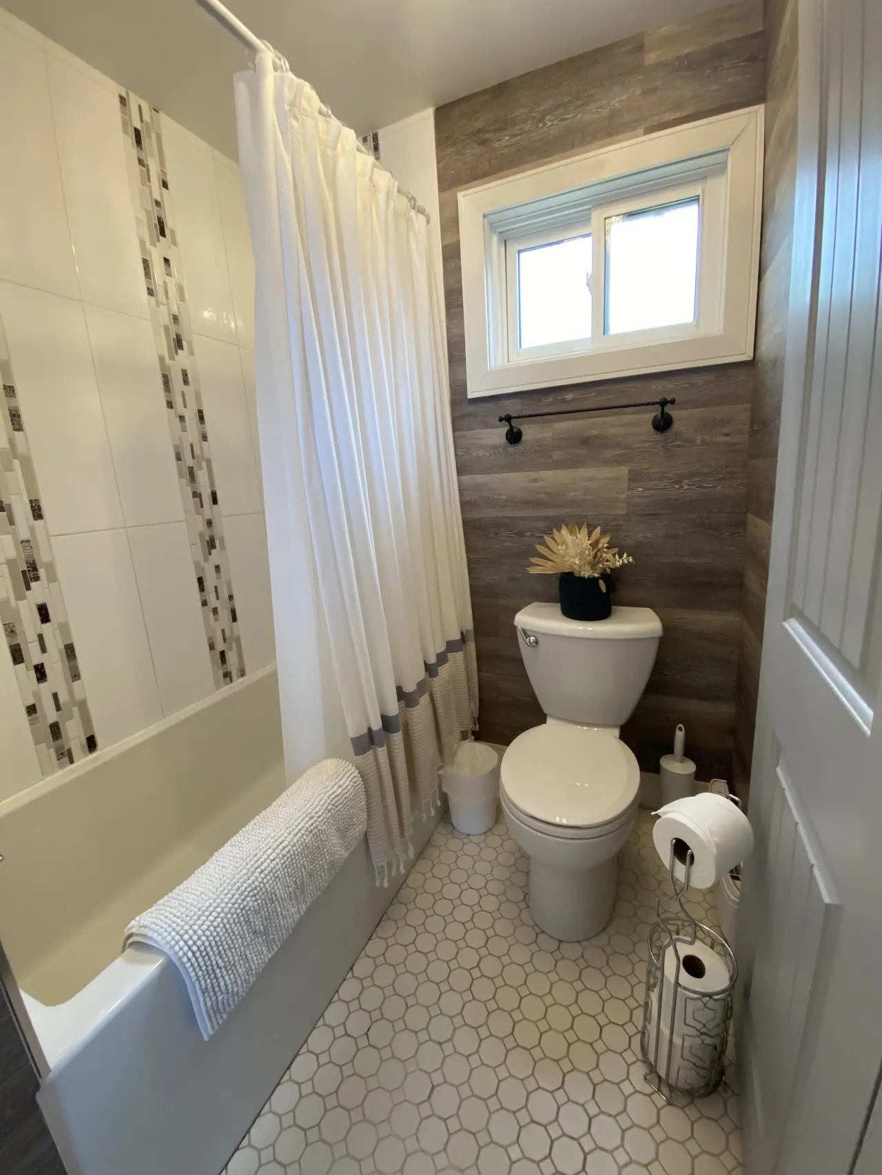 The Nest - Cozy Waterfront on Huycks Bay, PEC 15