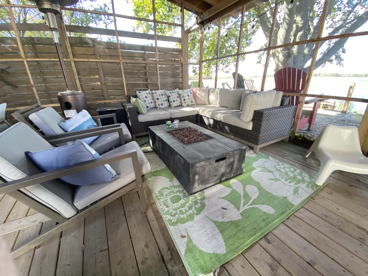 The Nest - Cozy Waterfront on Huycks Bay, PEC 16