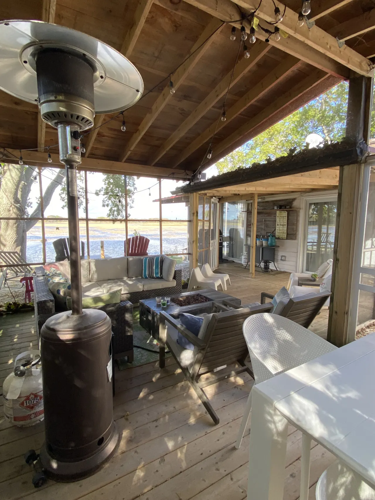 The Nest - Cozy Waterfront on Huycks Bay, PEC 19