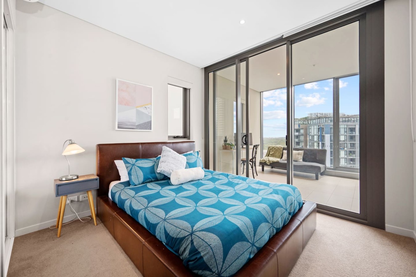 High-Rise Haven with Spectacular Skyline Views — photo 4