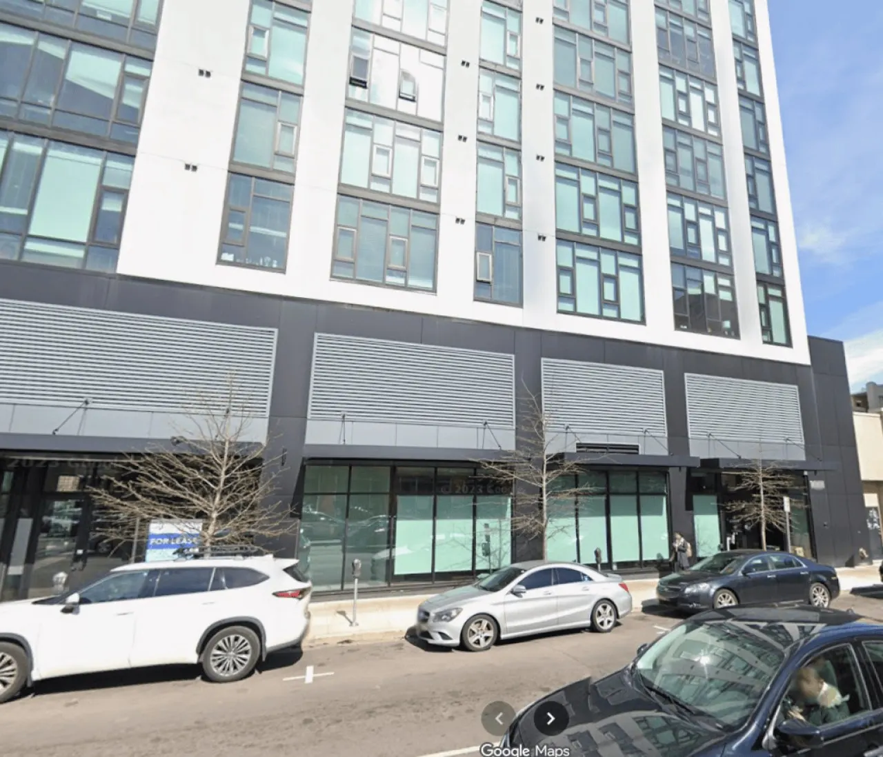 Sleek 2BR Apt Pool + Easy Downtown Access 32S 16