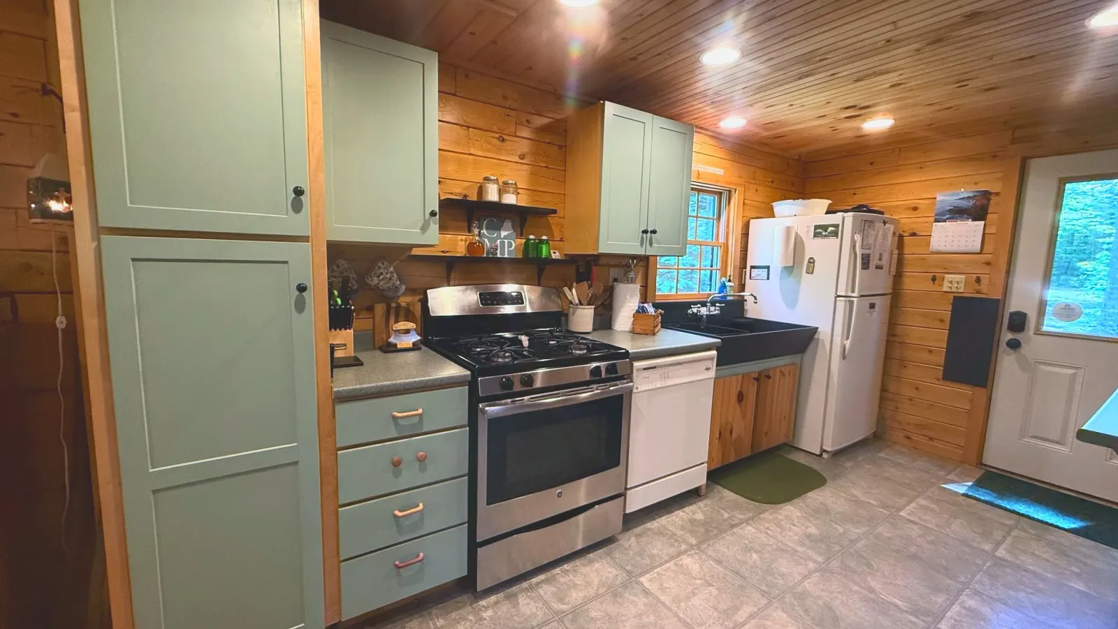 Bobcat Cabin — photo 2