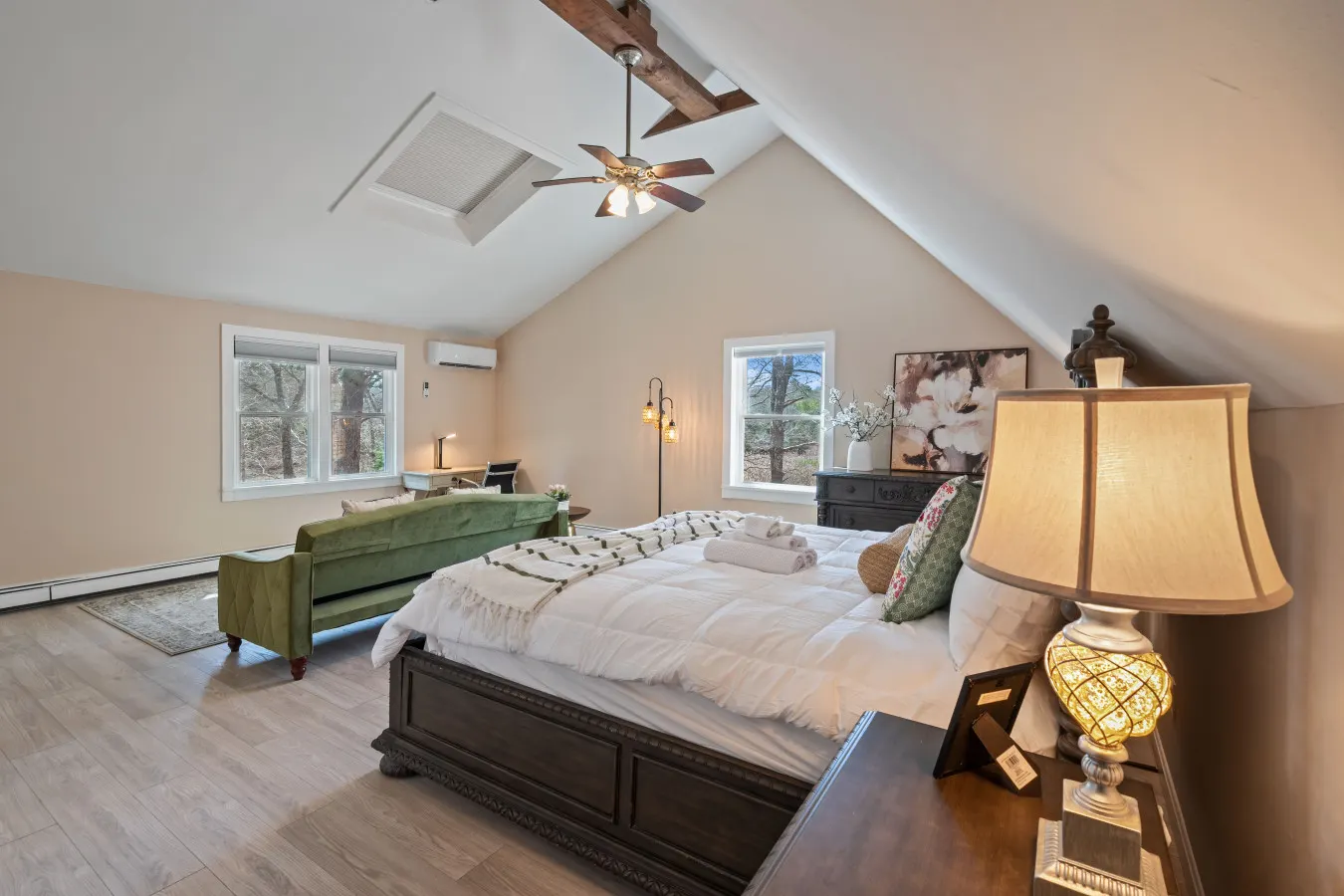 Stylish Riverfront Retreat in Wareham 20