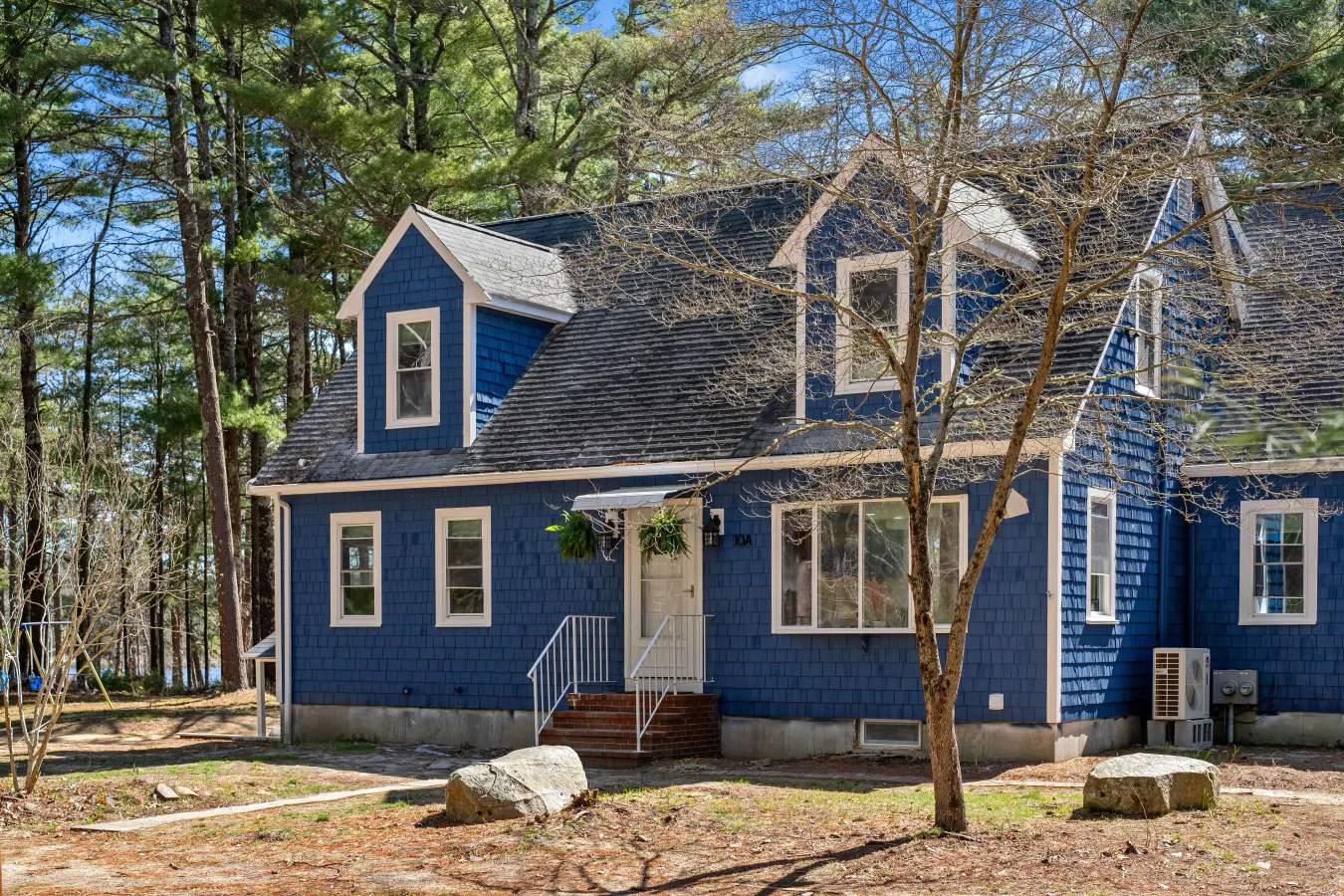 Stylish Riverfront Retreat in Wareham 8