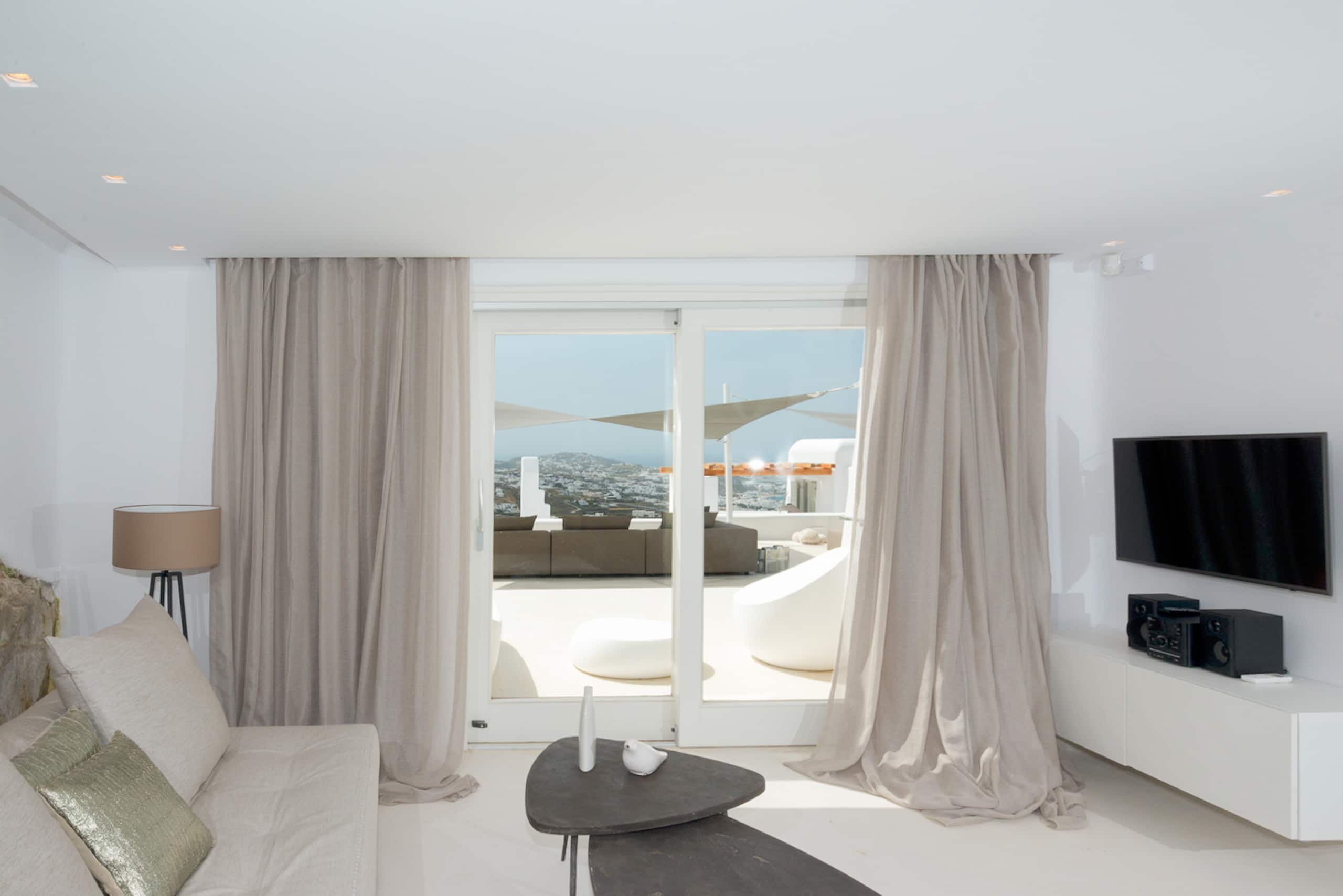 Spectacular Gated Estate • 10' to Chora • 3 Pools 30