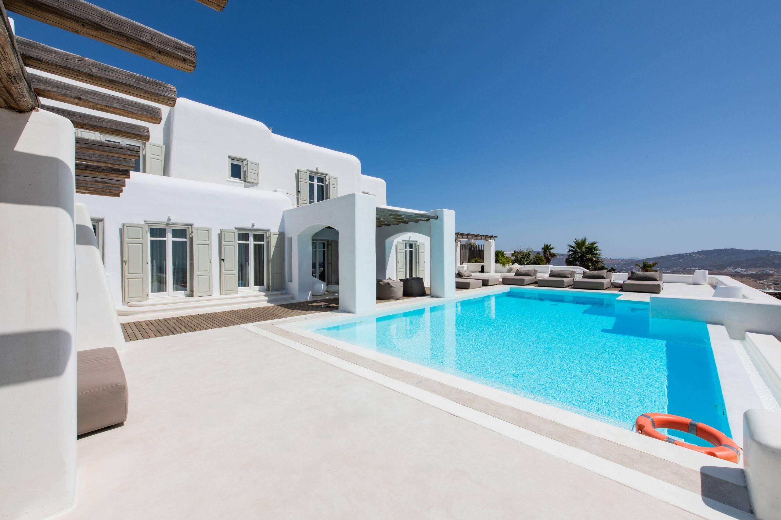 Spectacular Gated Estate • 10' to Chora • 3 Pools — photo 2