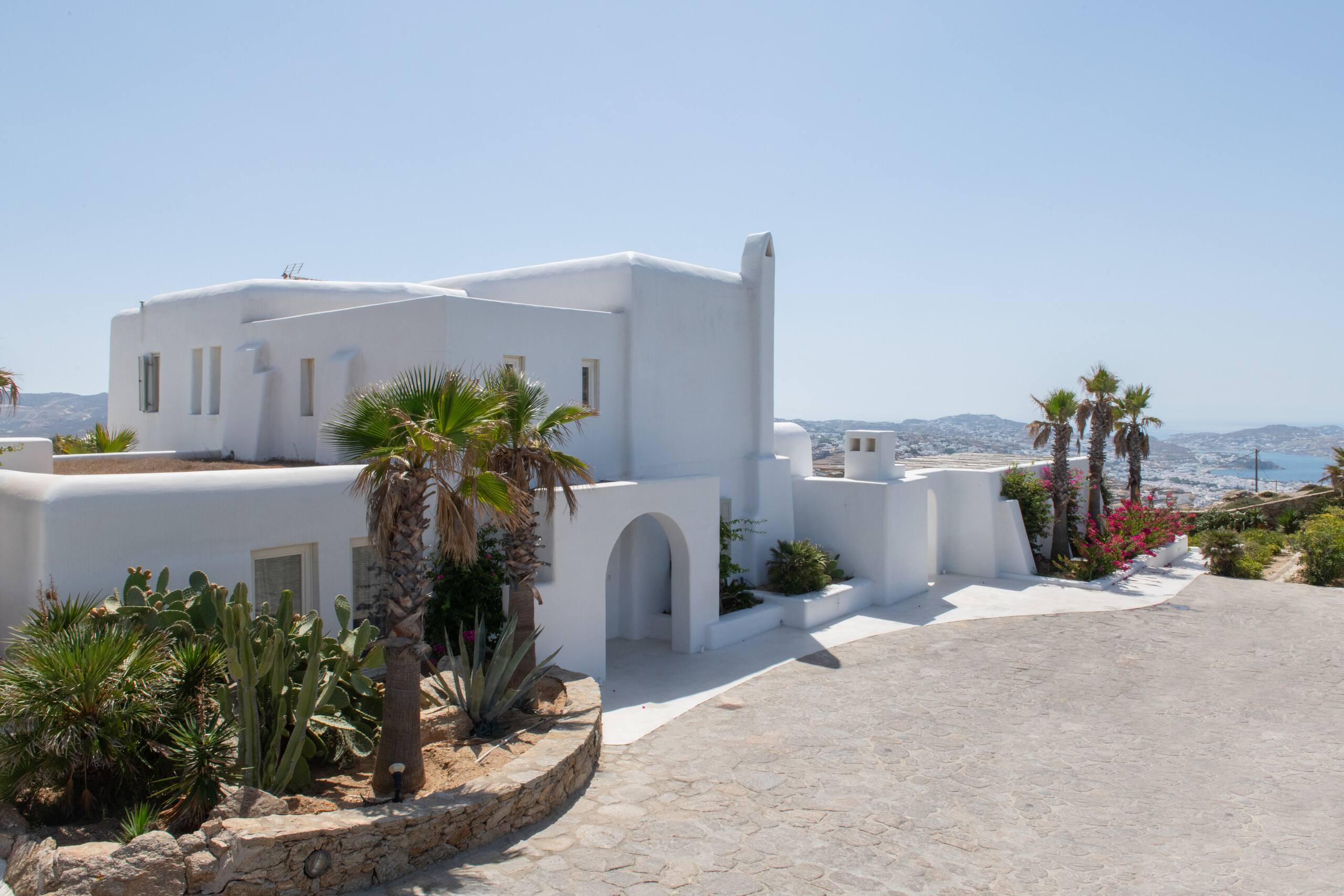 Spectacular Gated Estate • 10' to Chora • 3 Pools 24
