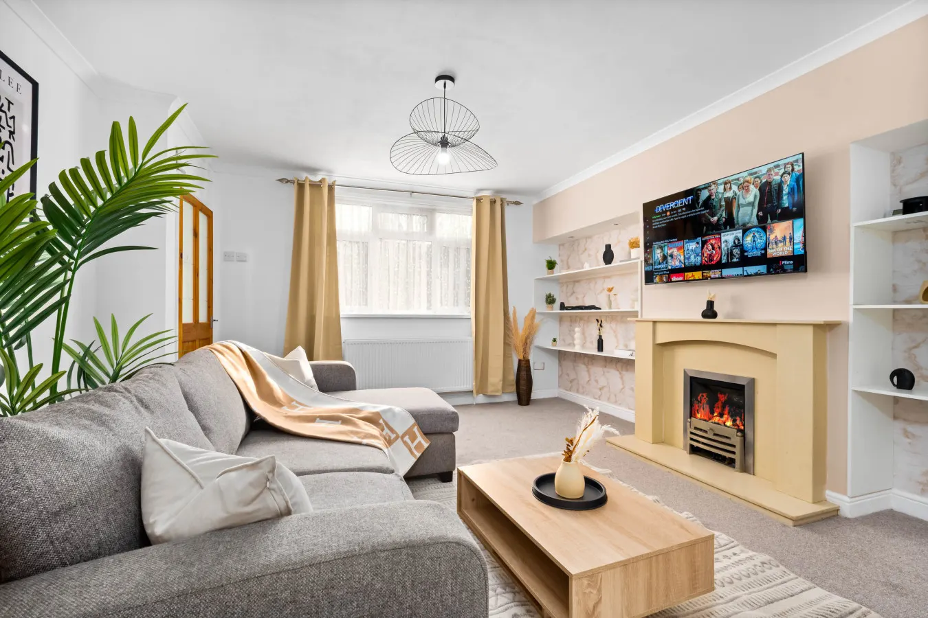 Stylish 3 Bedroom House - Garden - Parking 1