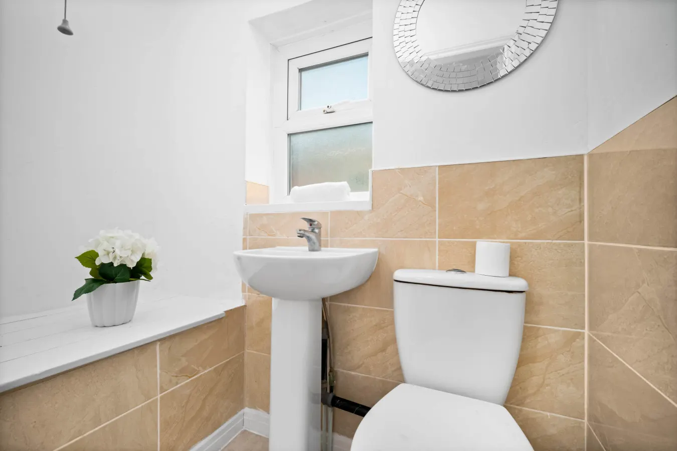 Stylish 3 Bedroom House - Garden - Parking 13