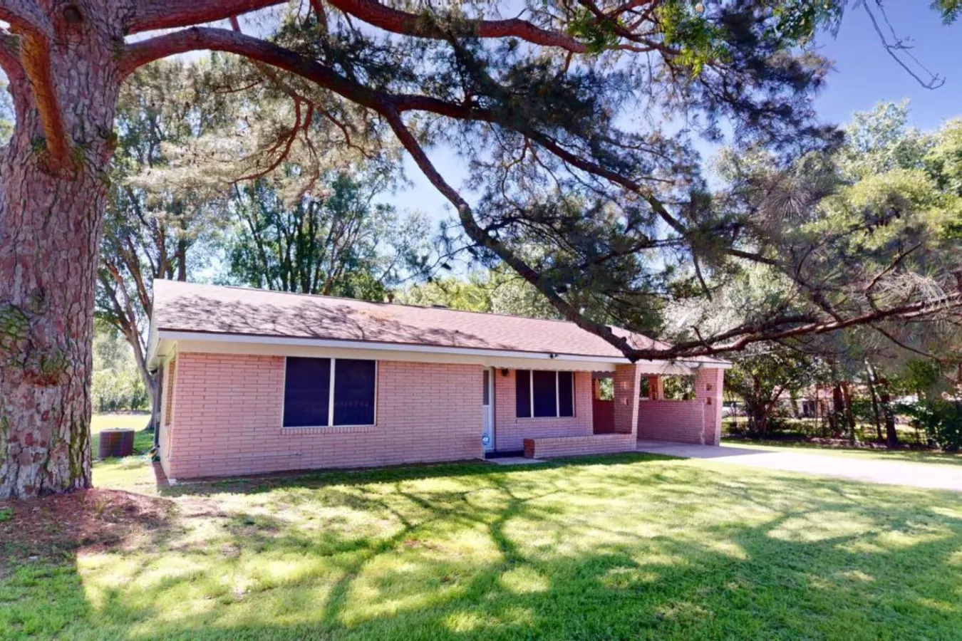 Bluebonnet Bungalow | Downtown Navasota — photo 2