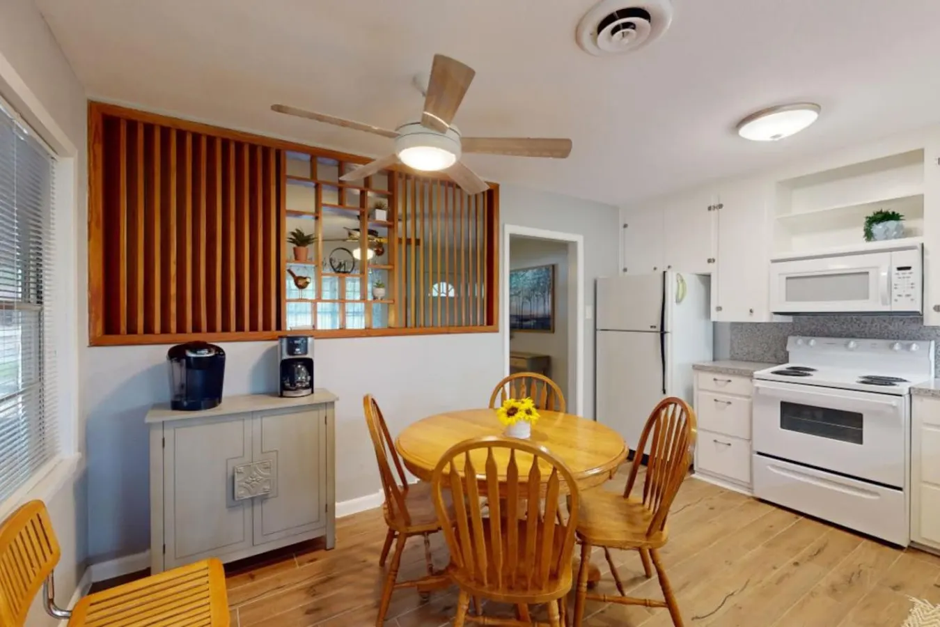 Bluebonnet Bungalow Downtown Navasota 10