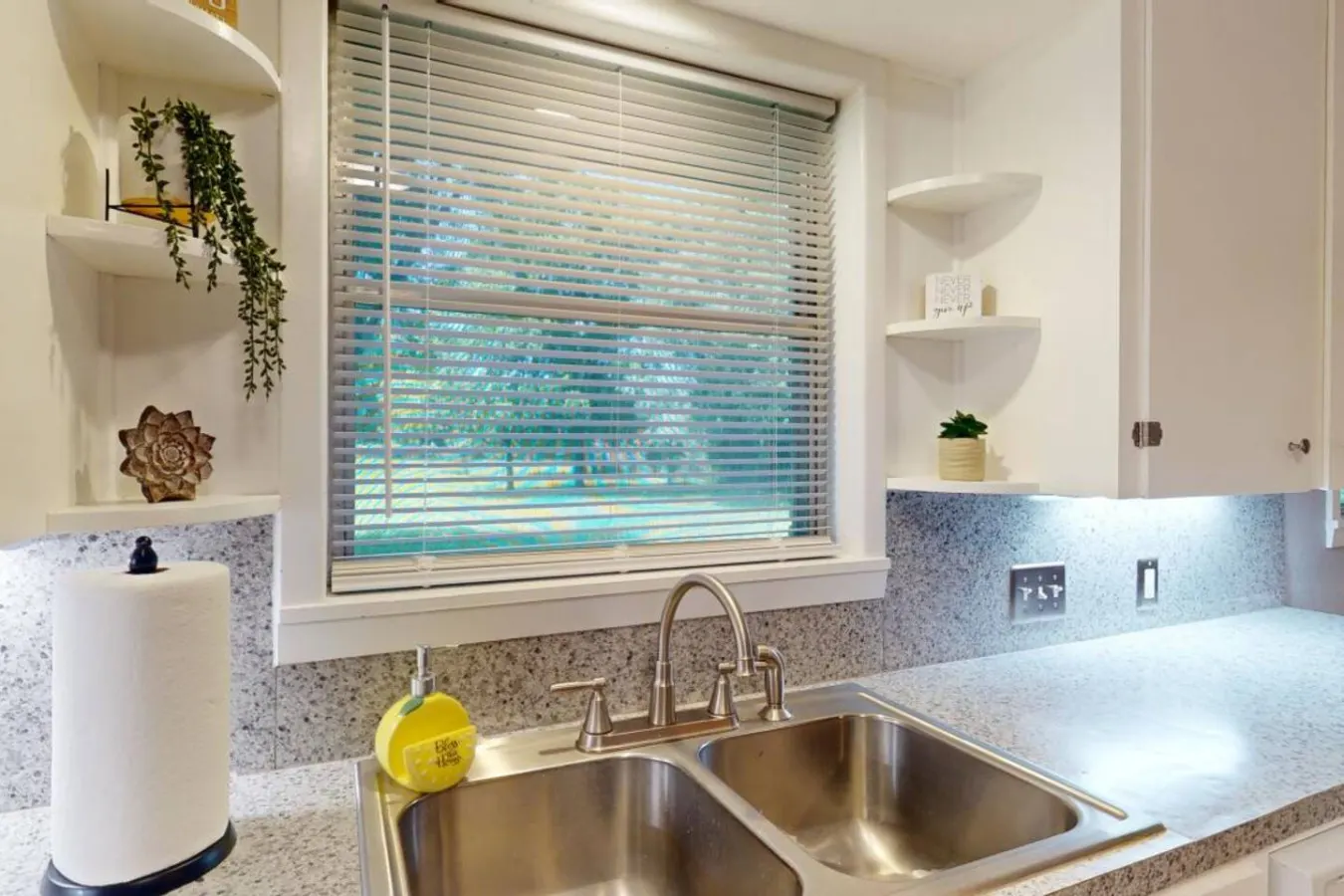 Bluebonnet Bungalow Downtown Navasota 17