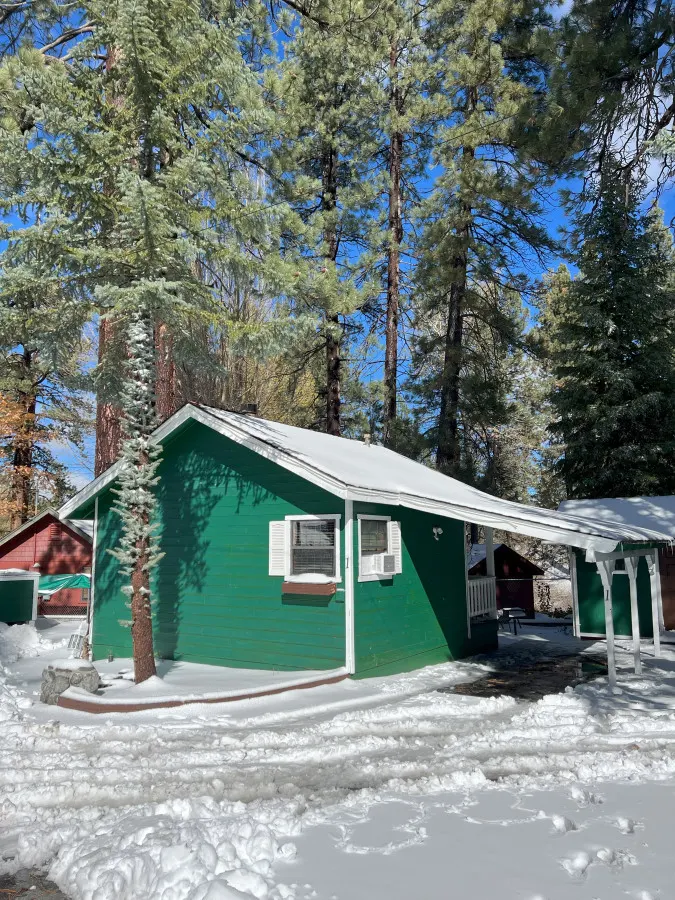 Cozy Hot Tub Studio - Bear Manor Cabins #1 2