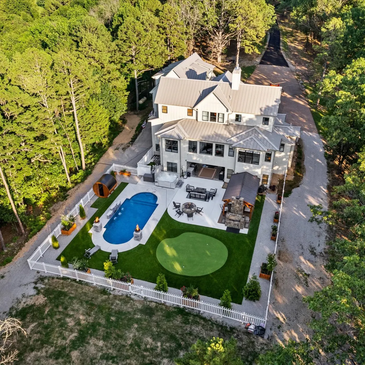 Luxe Lodge — photo 2