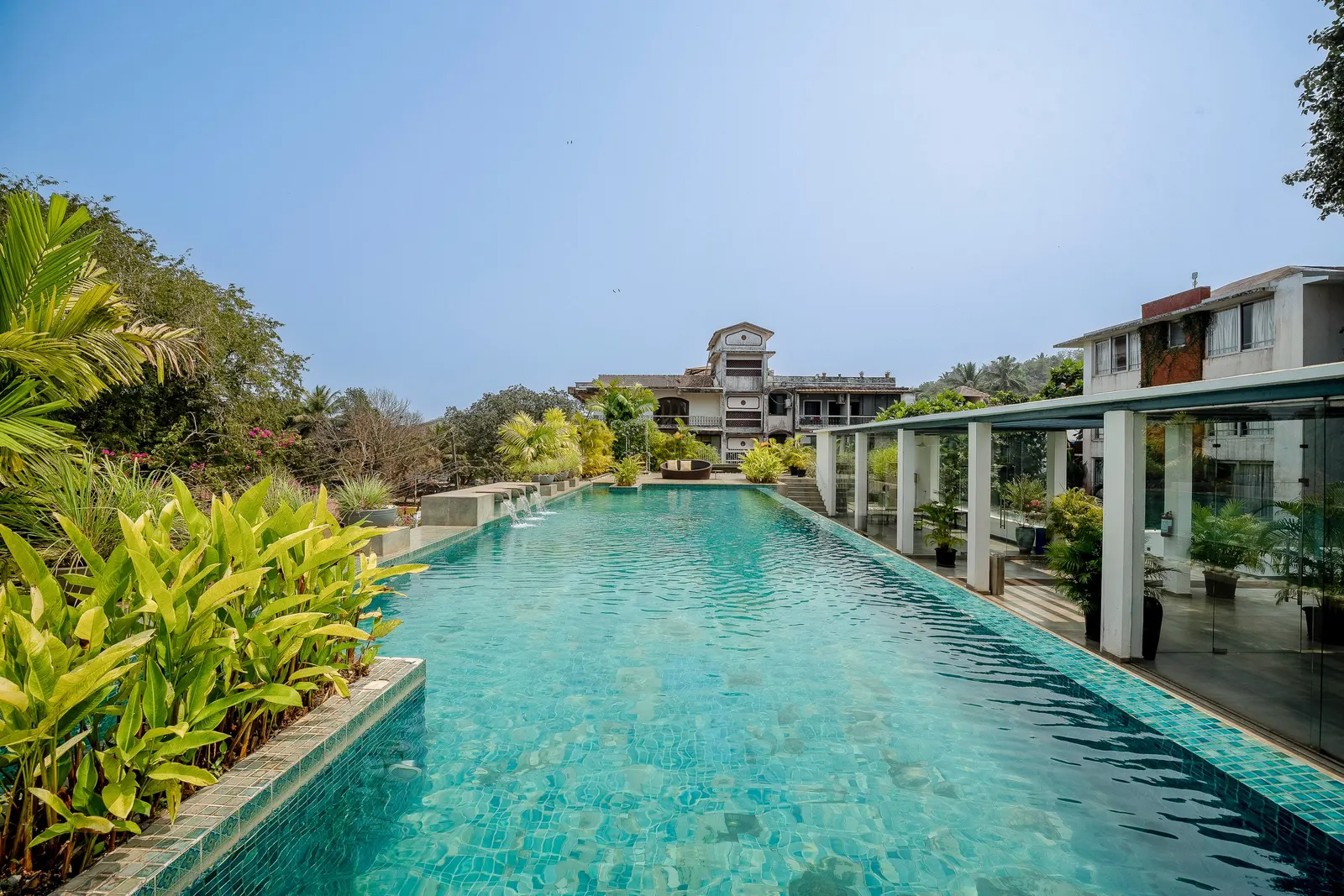 Lush 2BHK Pool Reis Magos 5