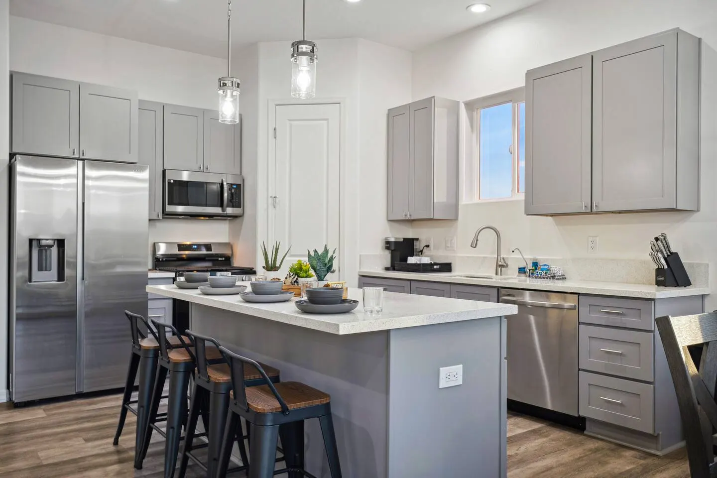 New-build 2bd 2ba Sleeps 10 Water Views 9