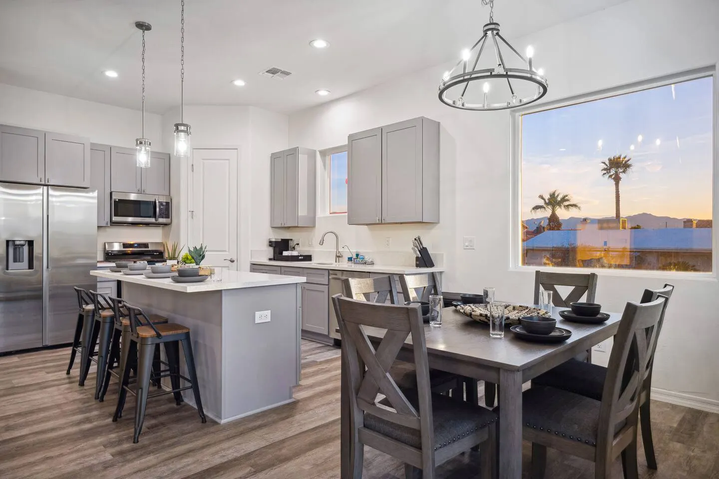 New-build 2bd 2ba Sleeps 10 Water Views 12