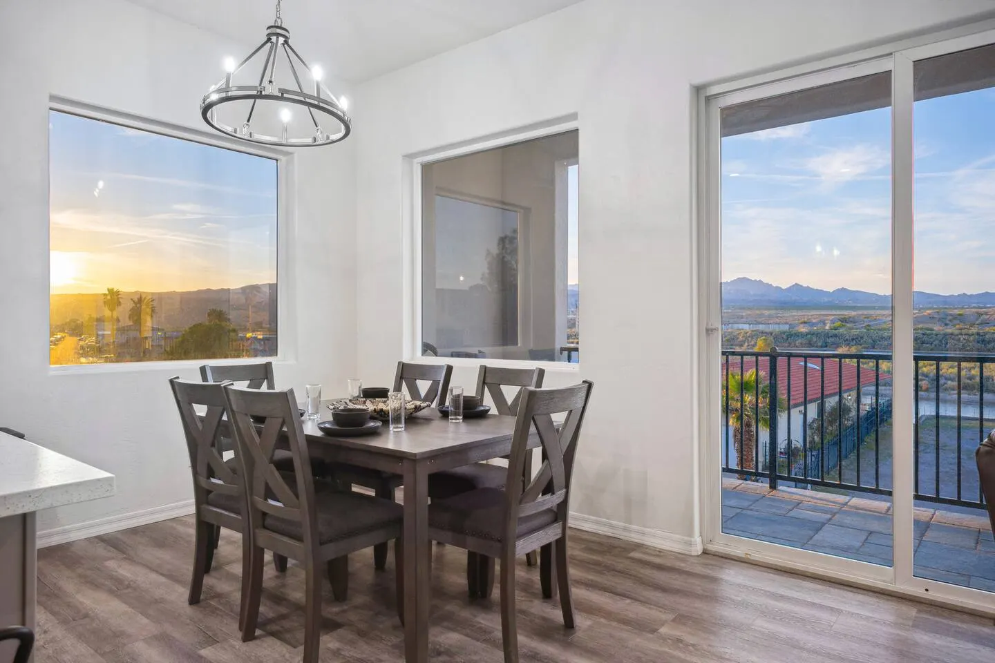 New-build 2bd 2ba Sleeps 10 Water Views 13
