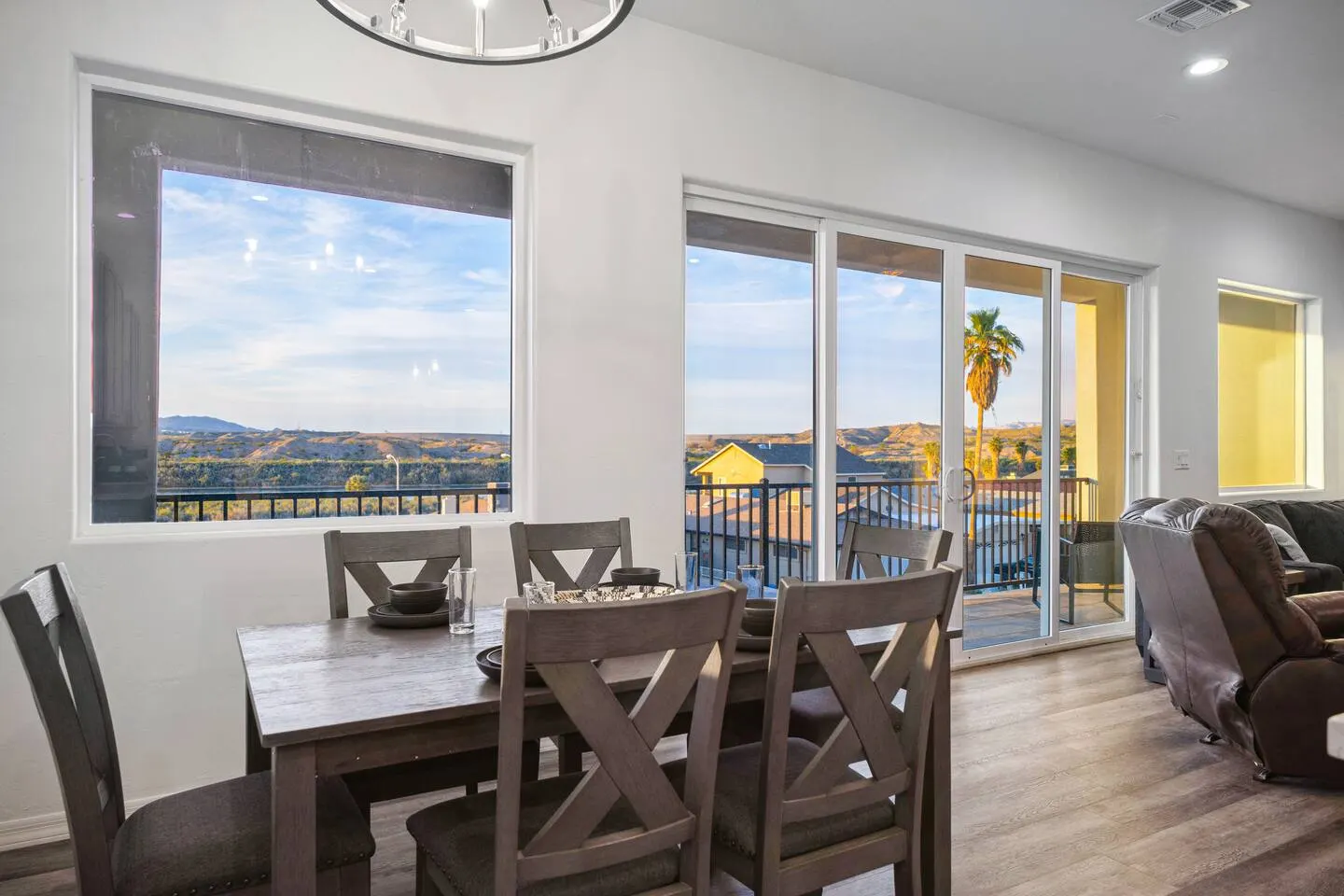 New-build 2bd 2ba Sleeps 10 Water Views 14
