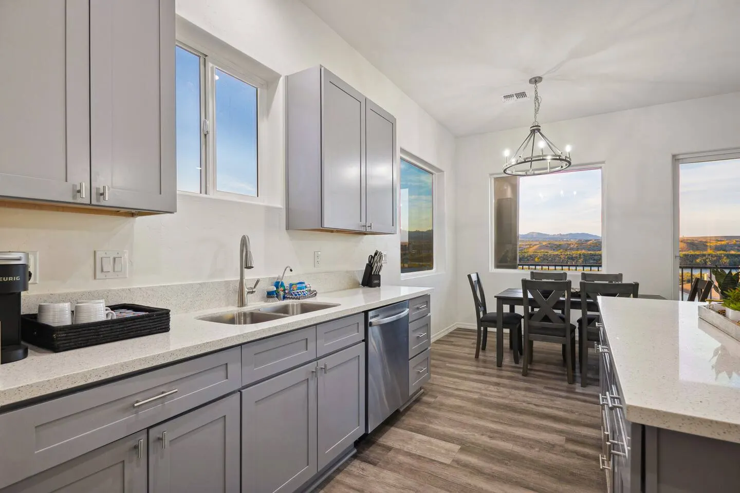 New-build 2bd 2ba Sleeps 10 Water Views 15