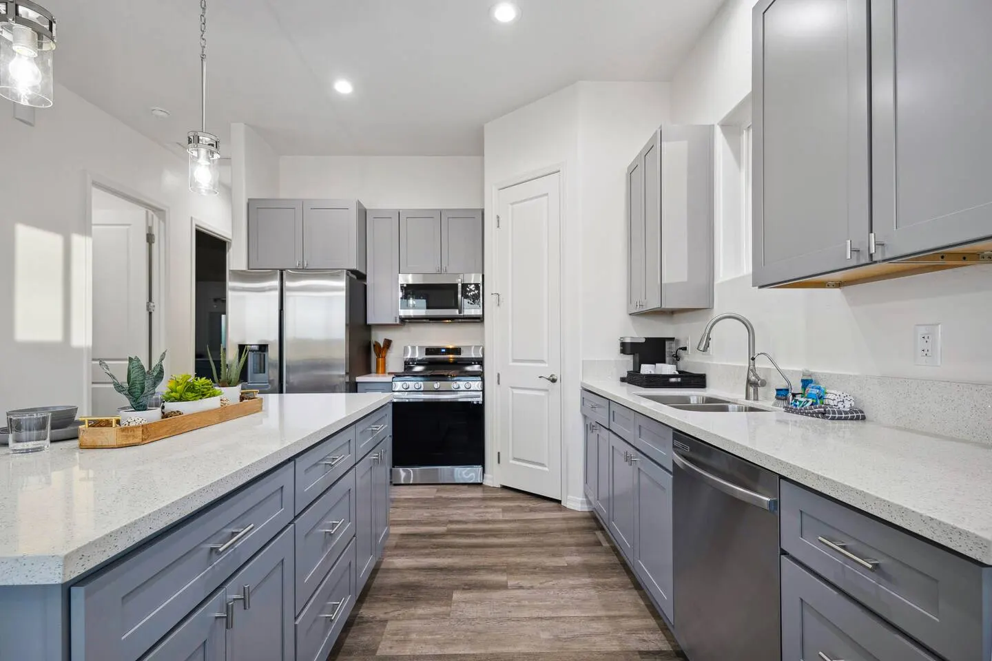 New-build 2bd 2ba Sleeps 10 Water Views 16