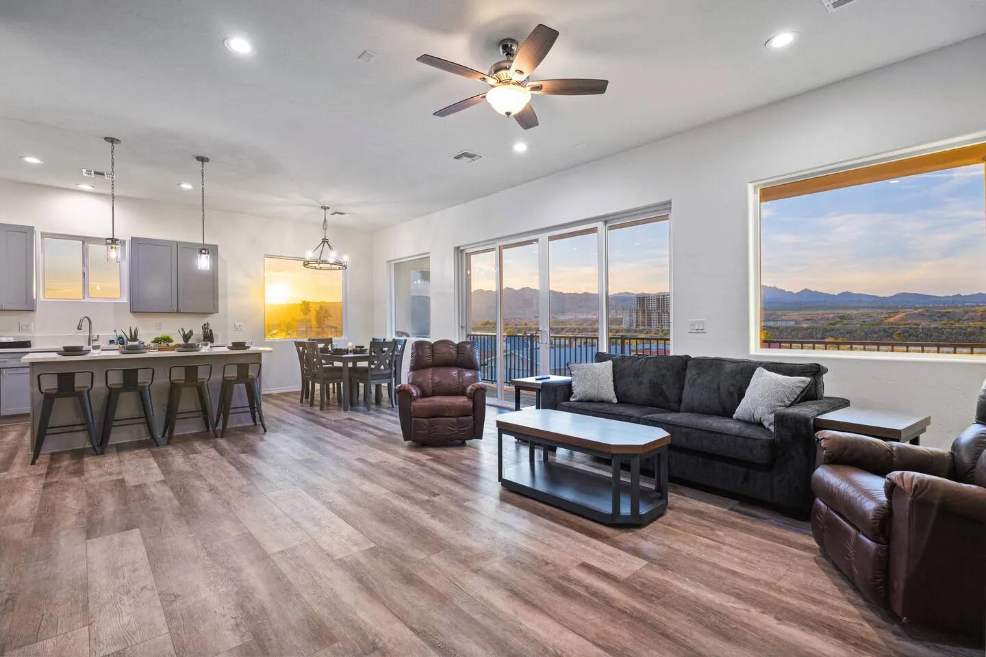 New-build 2bd 2ba Sleeps 10 Water Views 6