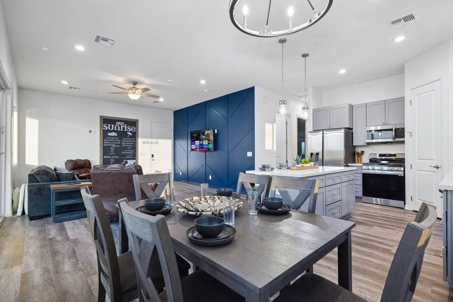 New-build 2bd 2ba Sleeps 10 Water Views 8