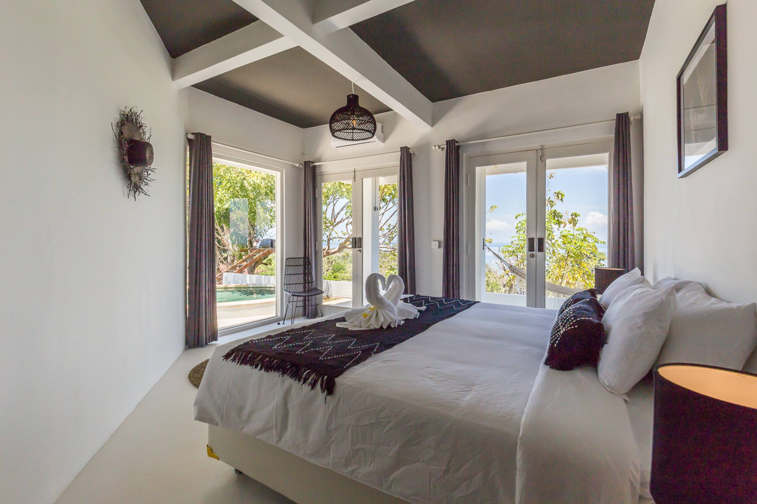 Clifftop villa with Ocean, volcanos & lagoon Views 32