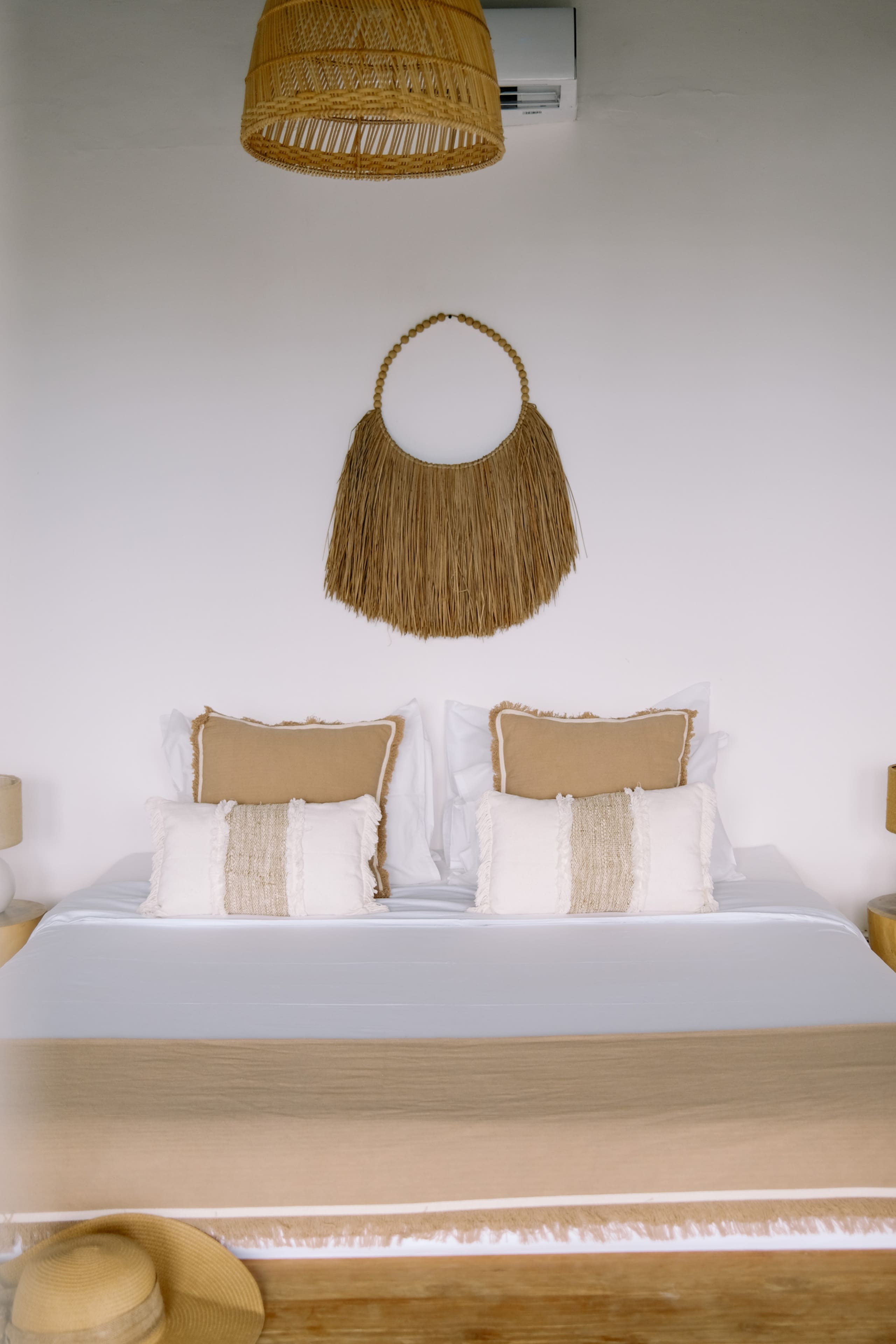 Clifftop villa with Ocean, volcanos & lagoon Views 37