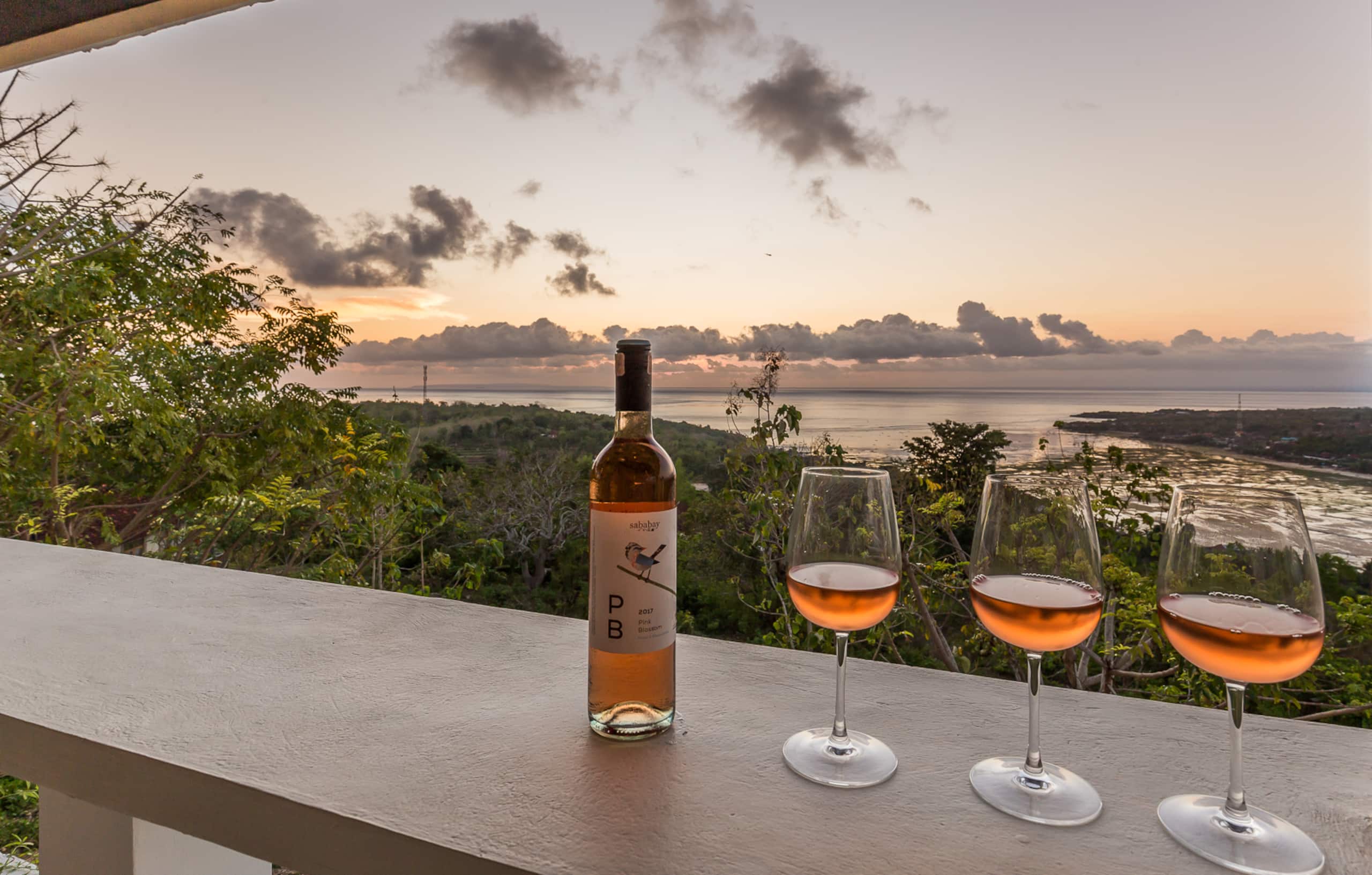 Clifftop villa with Ocean, volcanos & lagoon Views 21