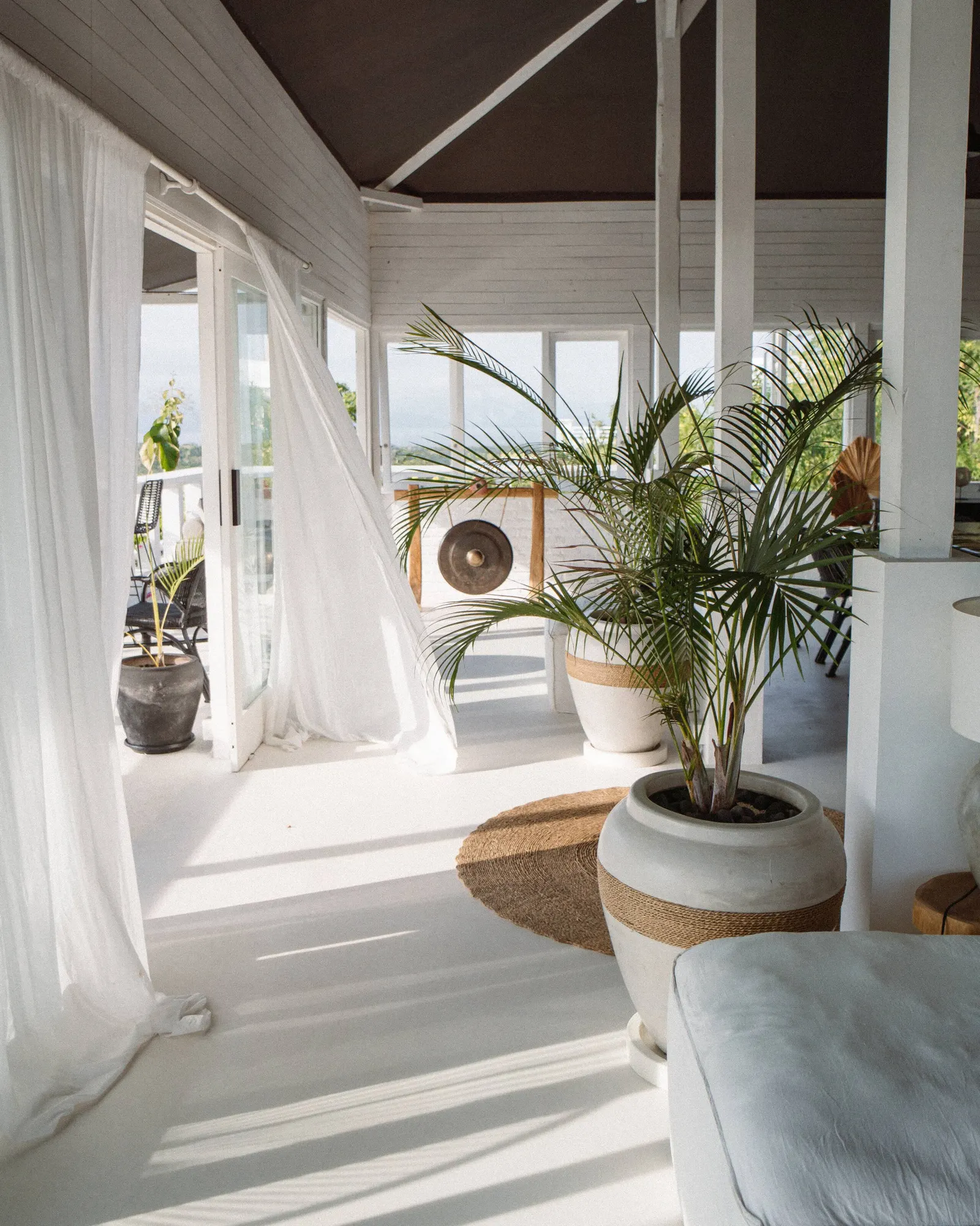 Clifftop villa with Ocean, volcanos & lagoon Views 5