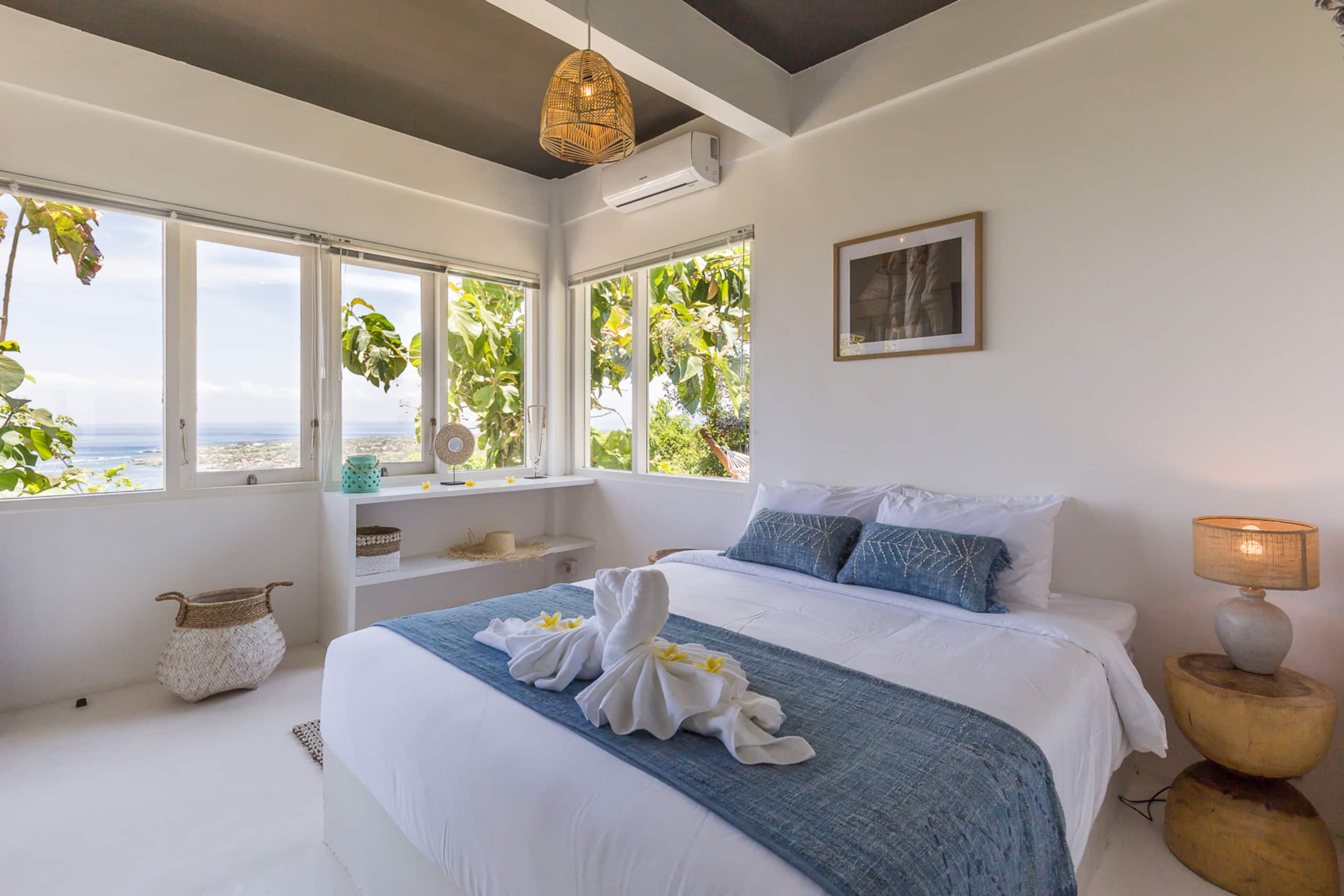 Clifftop villa with Ocean, volcanos & lagoon Views 39
