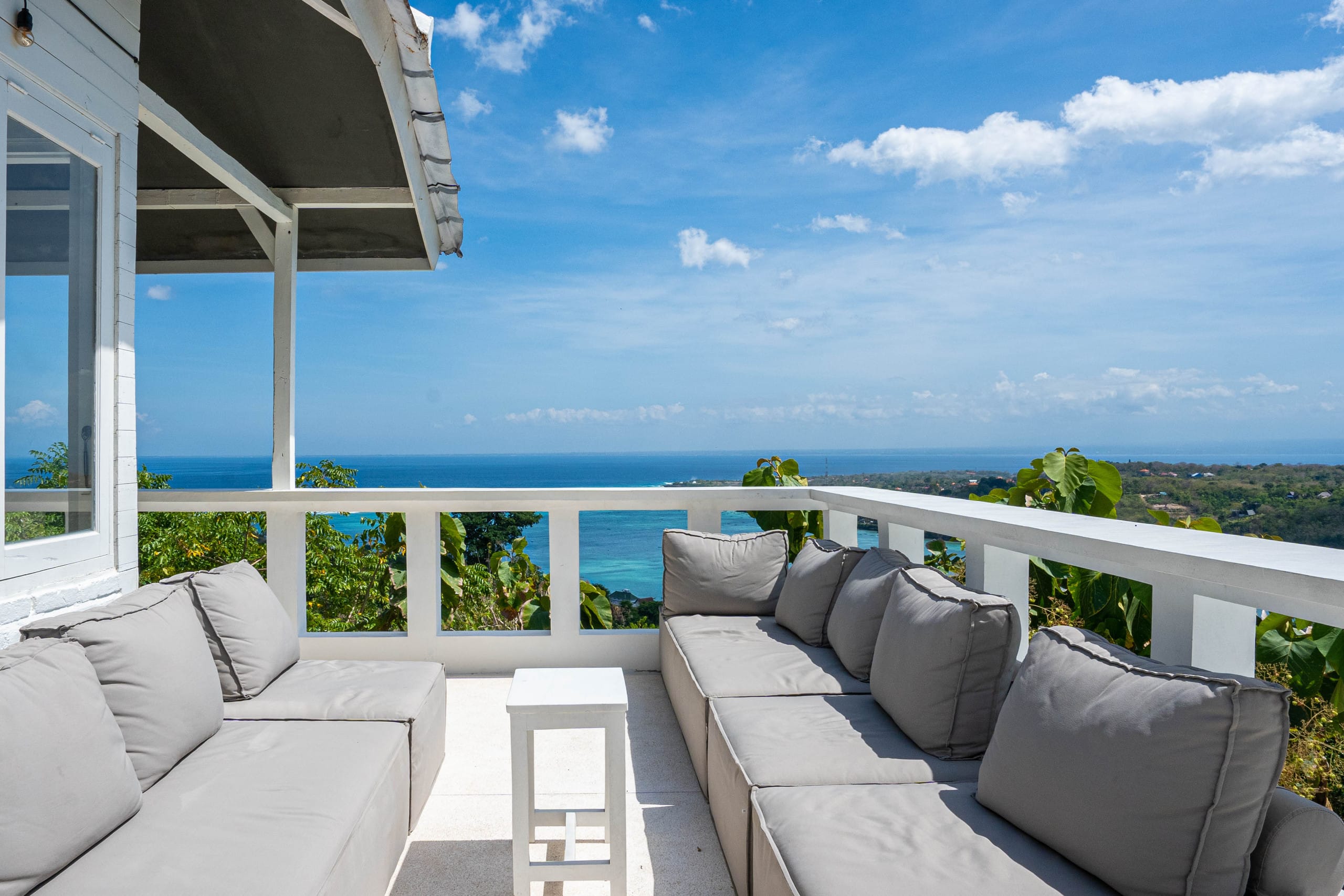Clifftop villa with Ocean, volcanos & lagoon Views 9