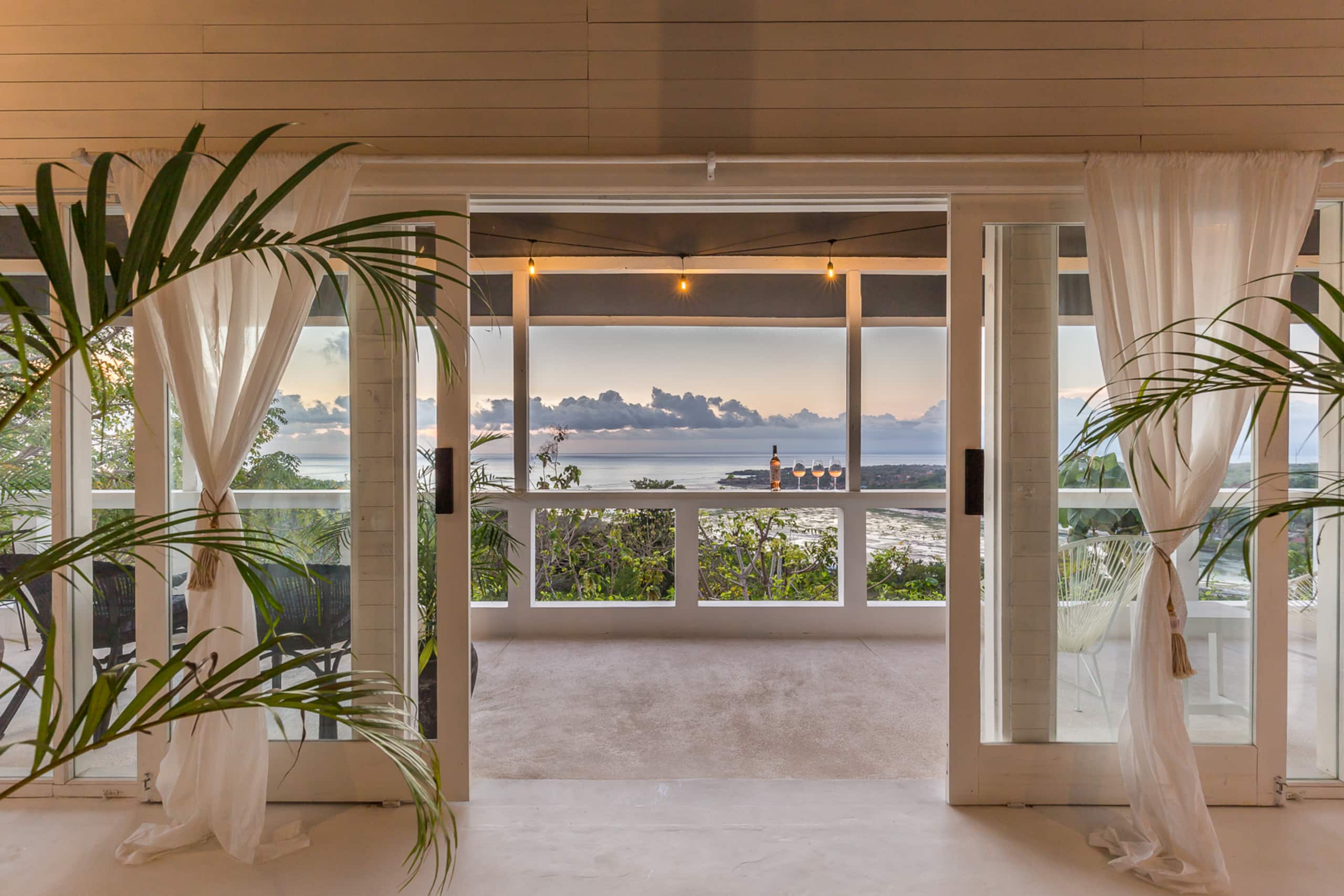 Clifftop villa with Ocean, volcanos & lagoon Views 20