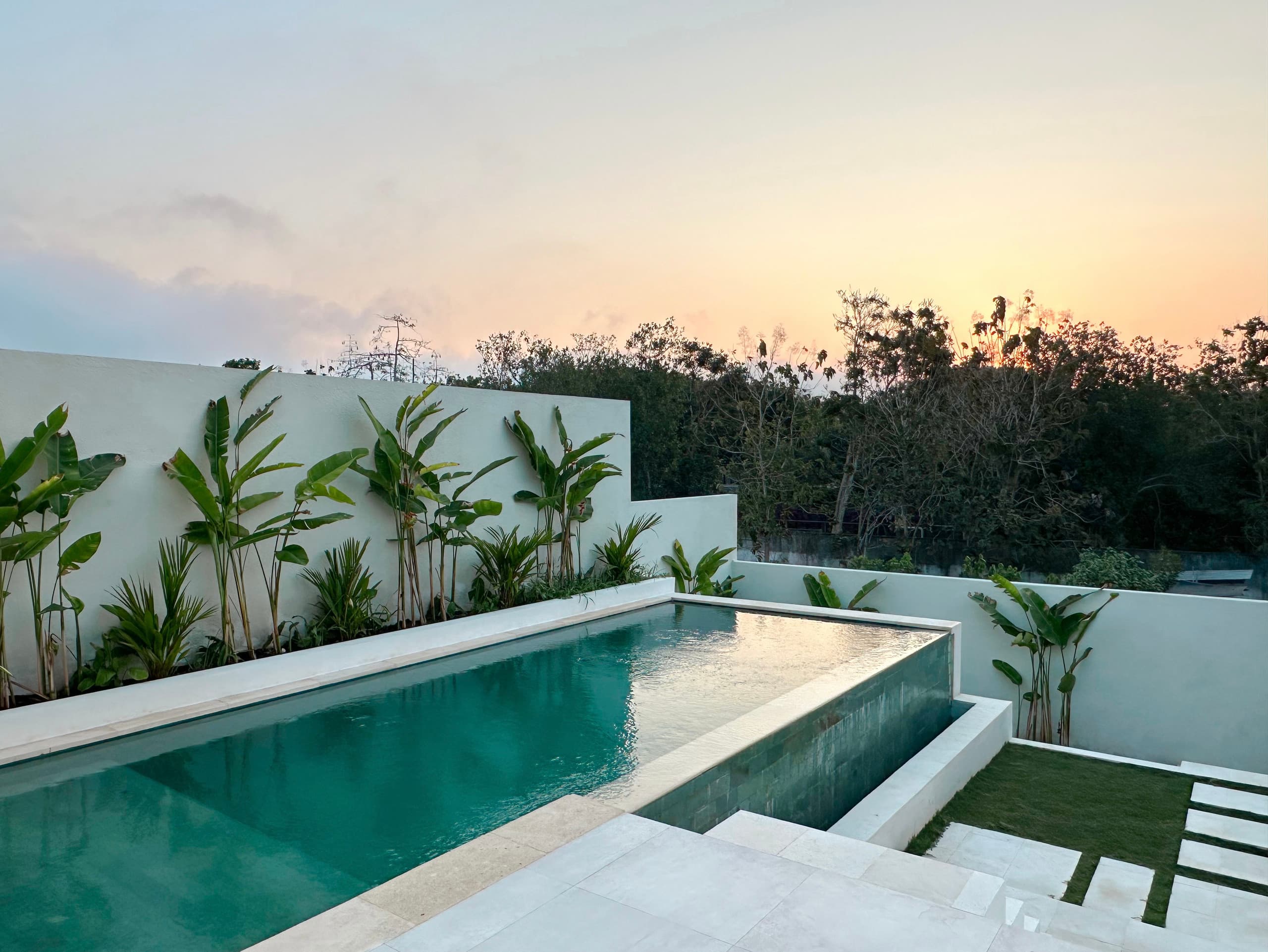 Luxury Villa with Private Pool & Garden 8