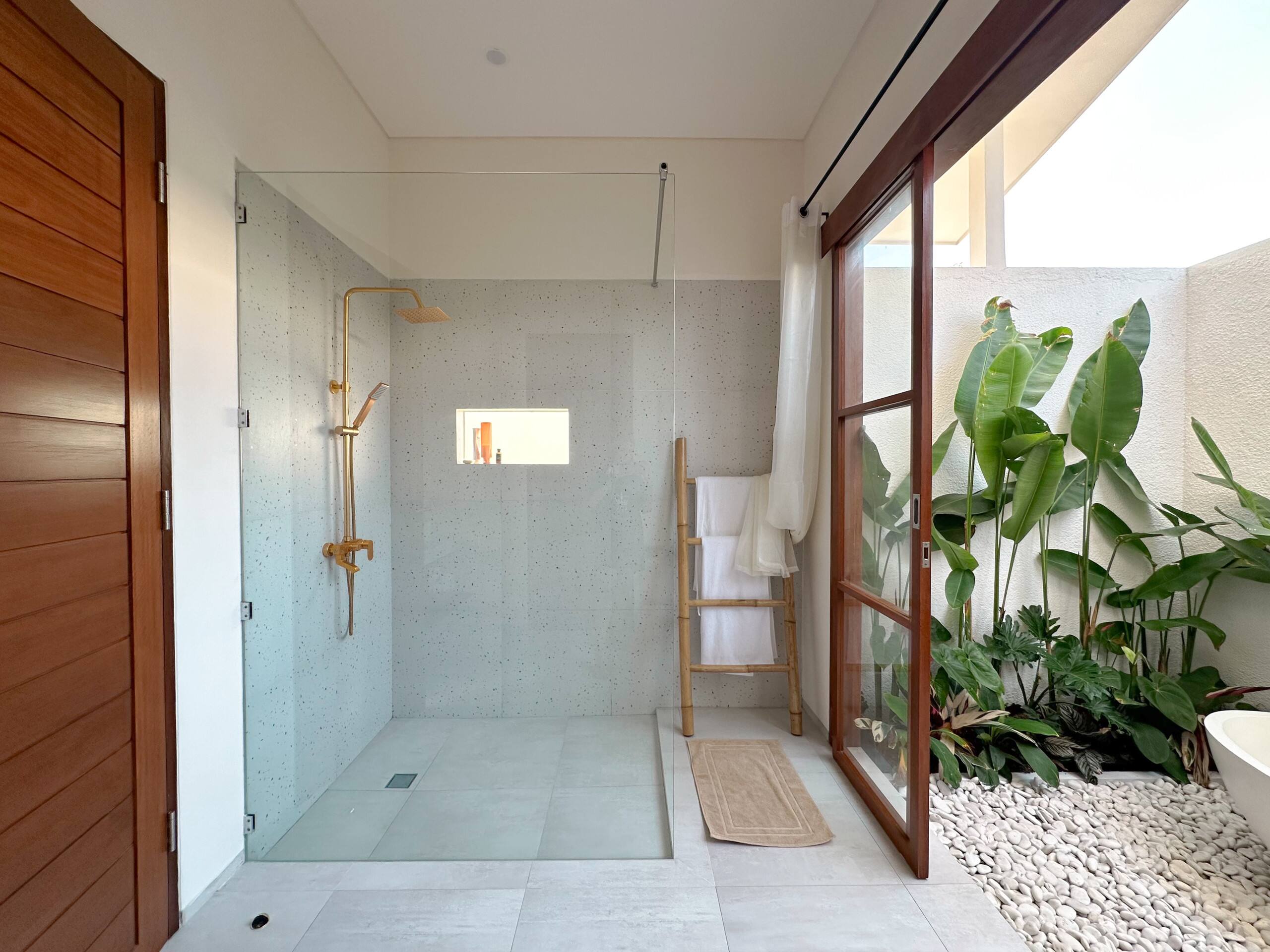 Luxury Villa with Private Pool & Garden 16