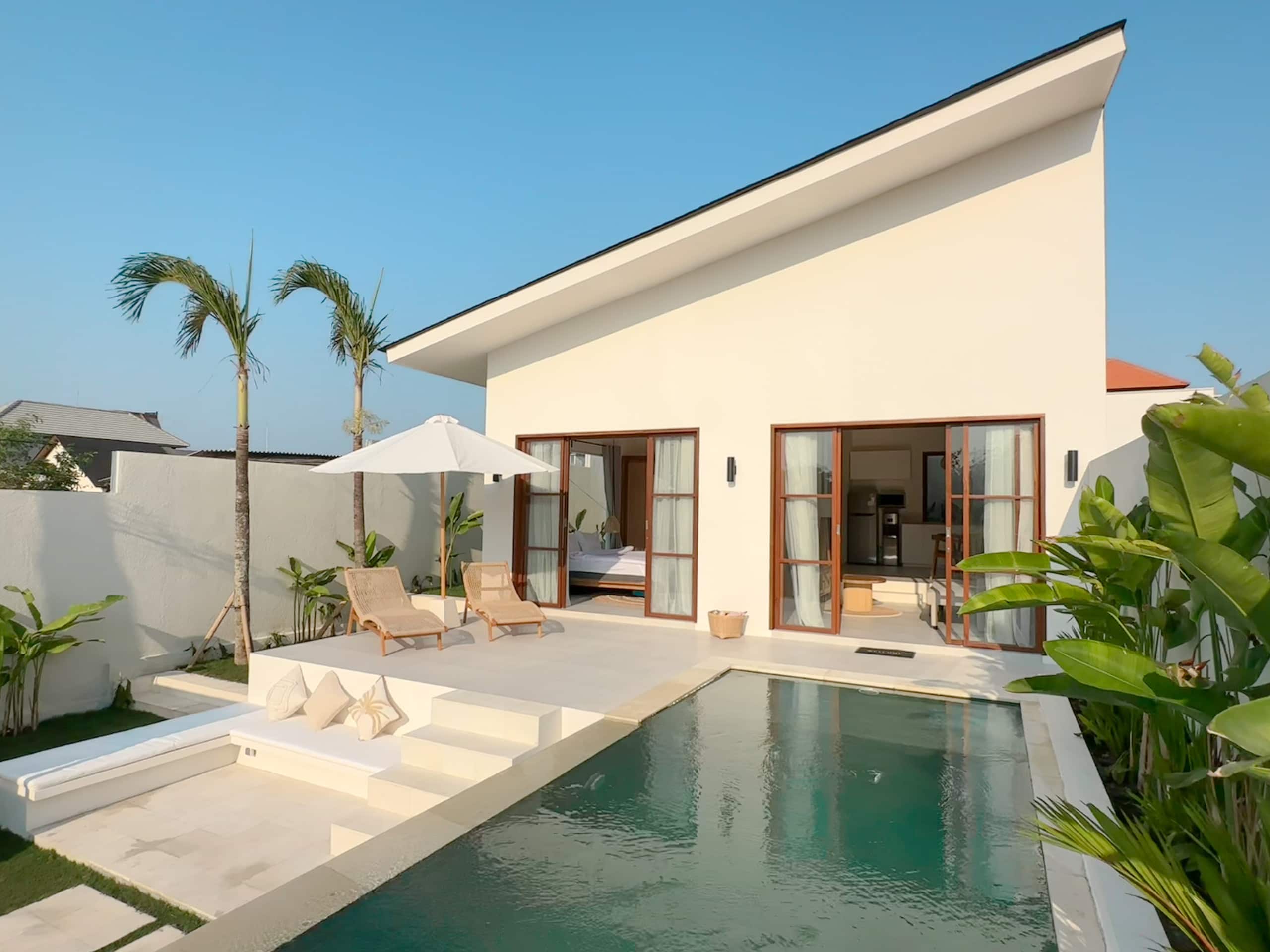 Luxury Villa with Private Pool & Garden — photo 2
