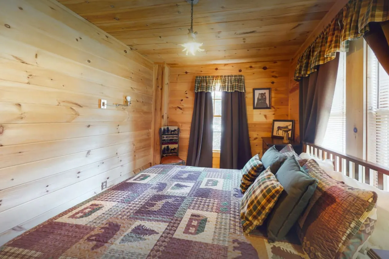Blue Bear Cabin 12