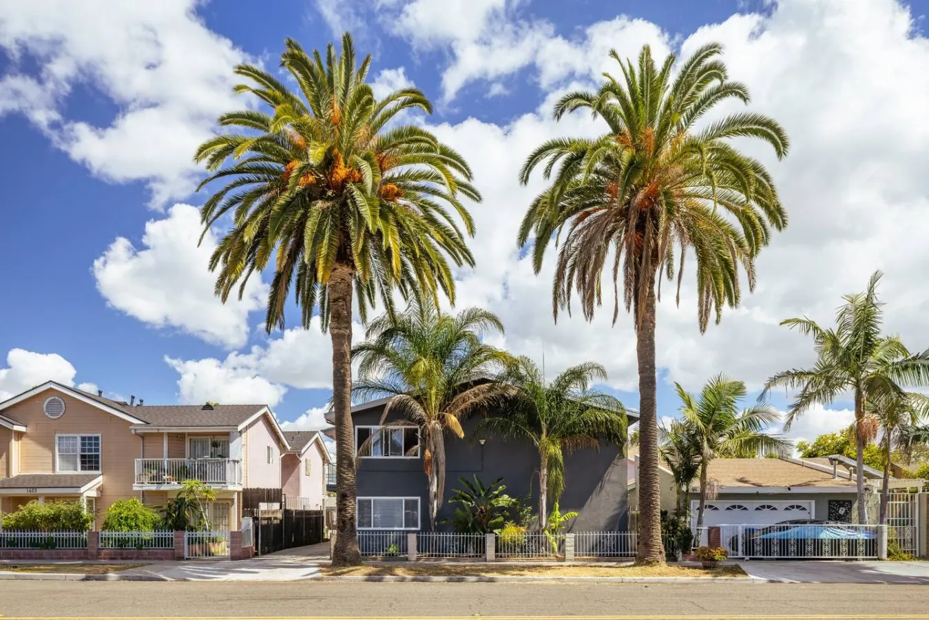Long Beach 2BR | 2 Parking Spaces + Laundry — photo 3