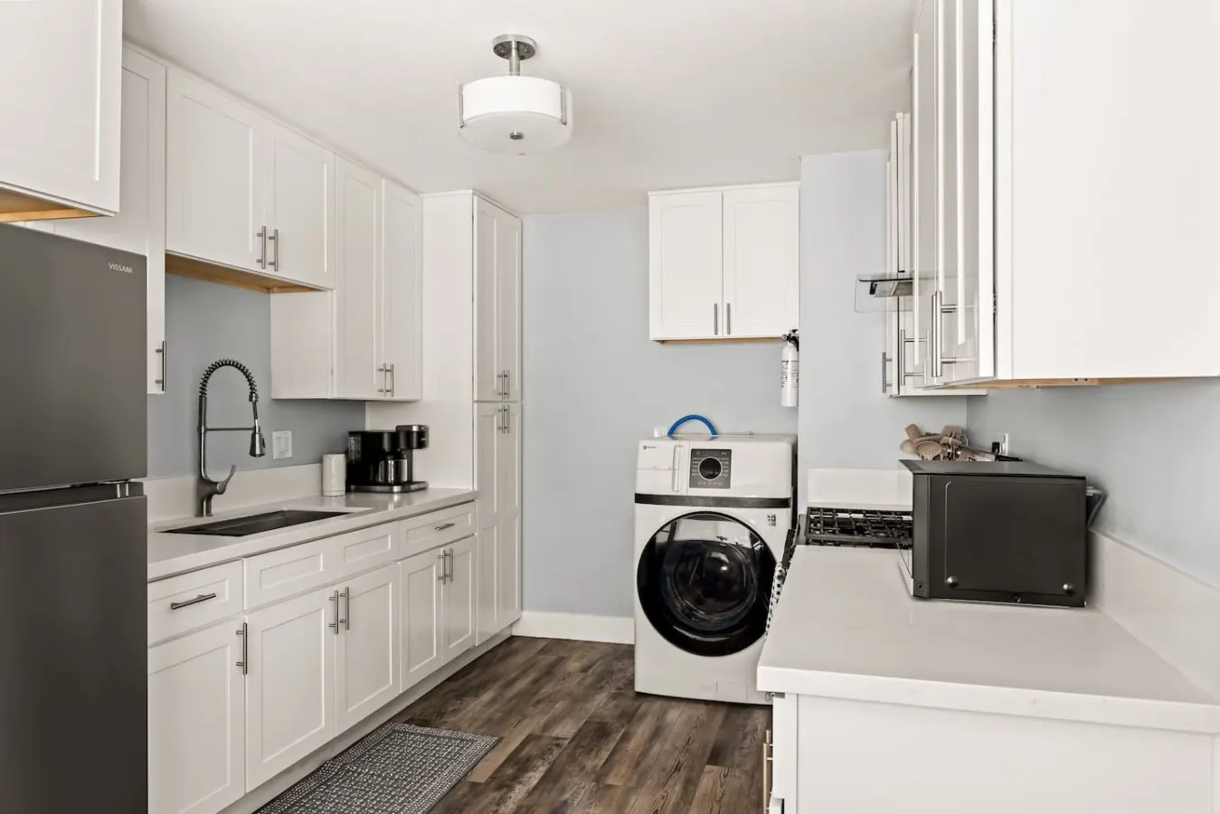Long Beach 2BR | 2 Parking Spaces + Laundry — photo 5