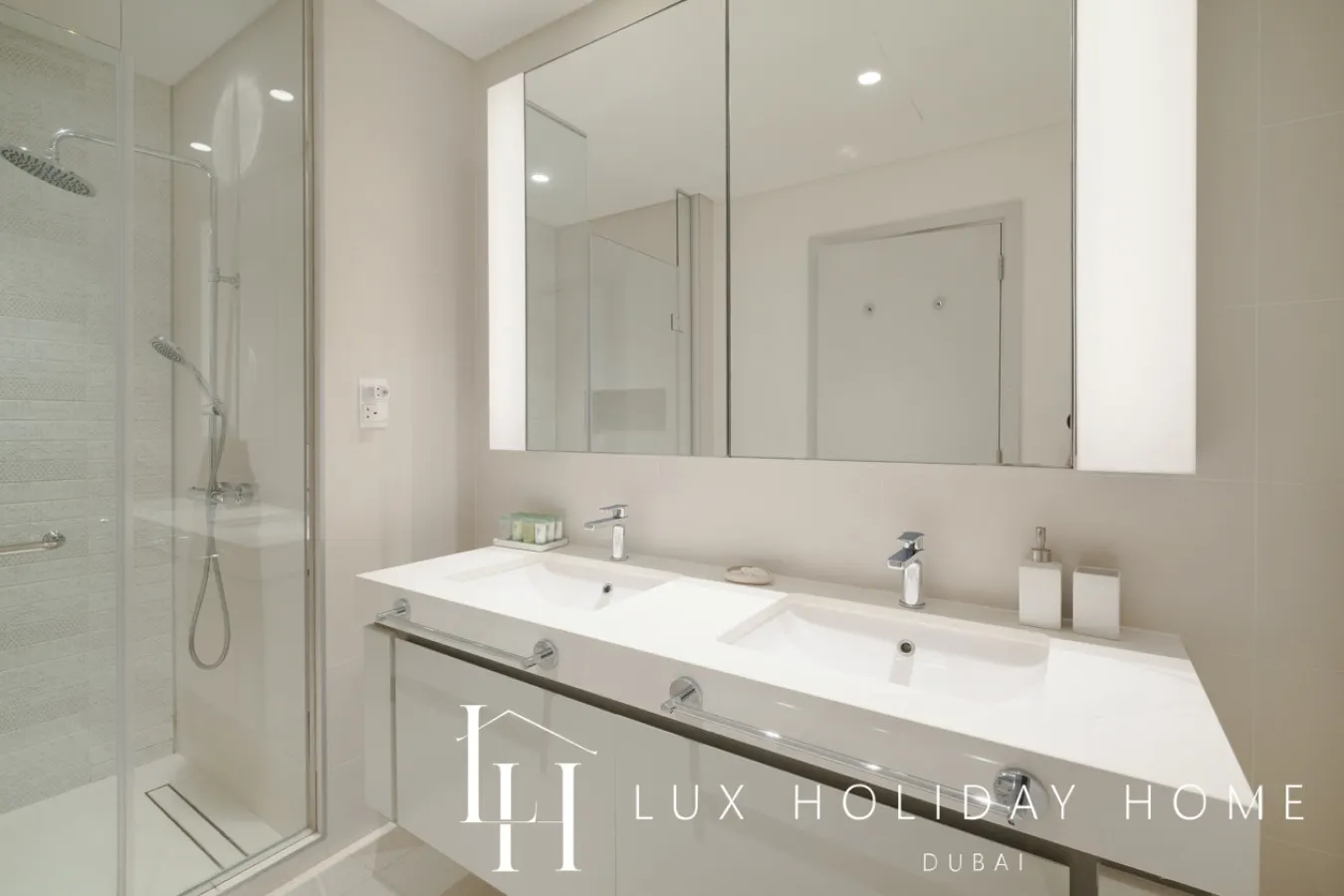 LUX The Luxury Sunrise Beachfront Suite 1 16