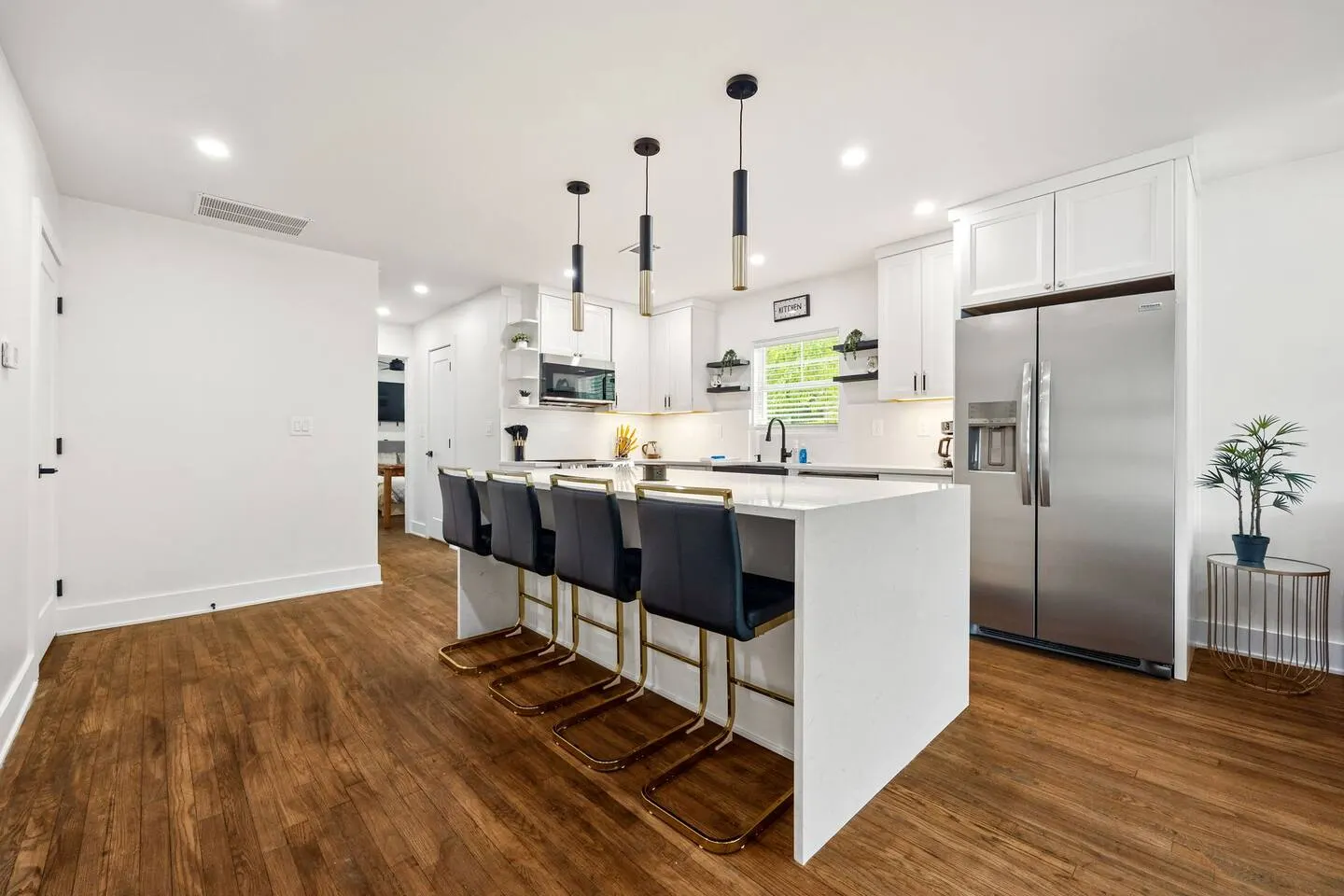 Westside ATL Retreat Near Stadium & Downtown — photo 3